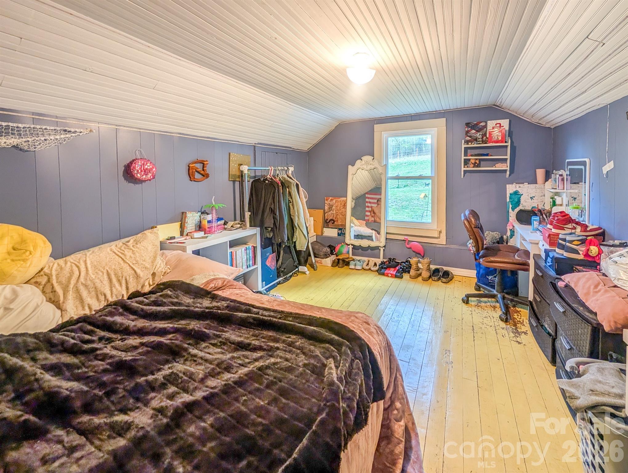 87 Henderson Lane — Burnsville