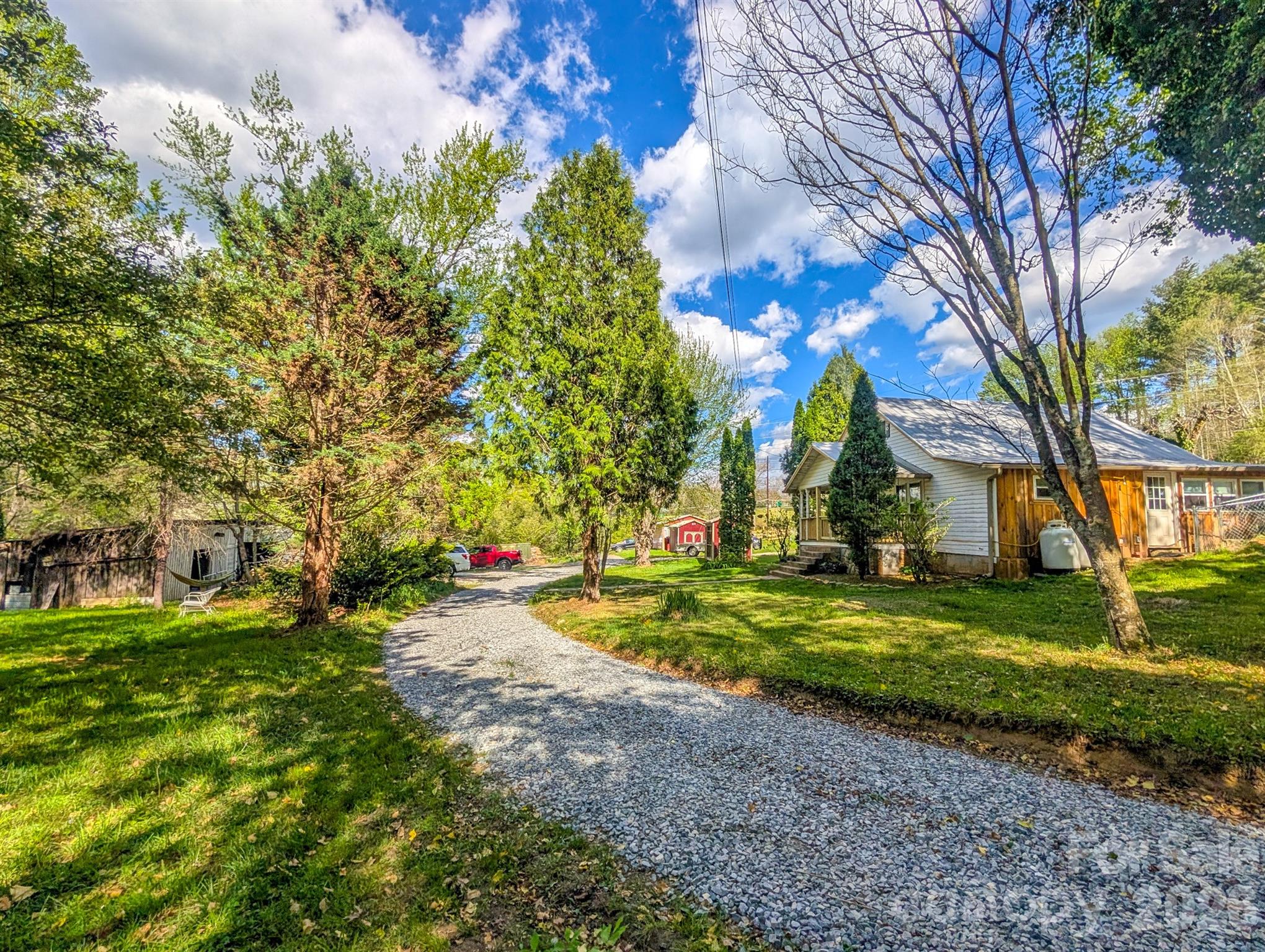 87 Henderson Lane — Burnsville