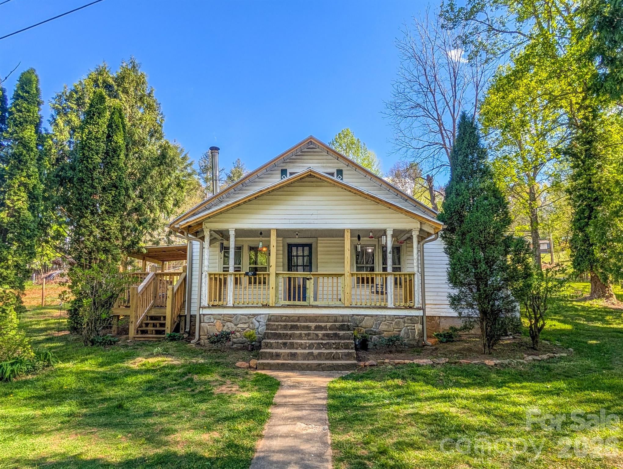 87 Henderson Lane — Burnsville