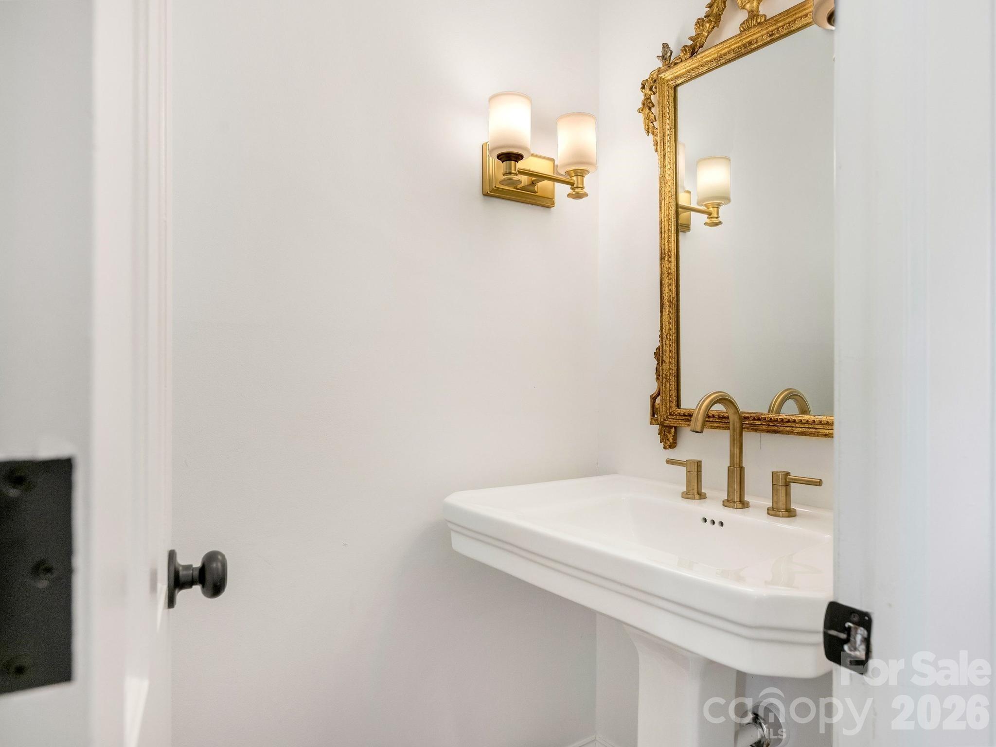 2738 Beverwyck Road — Charlotte