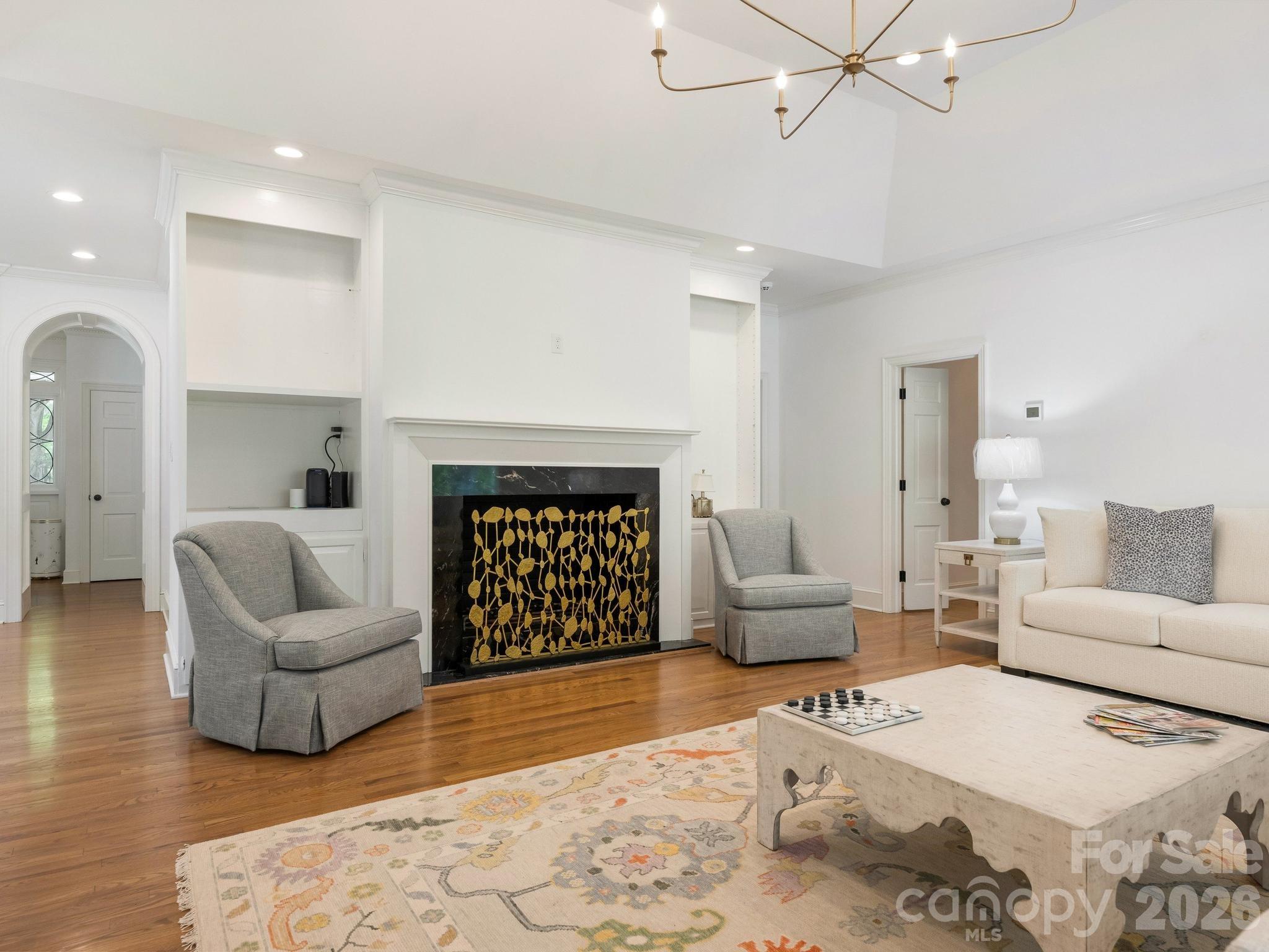 2738 Beverwyck Road — Charlotte