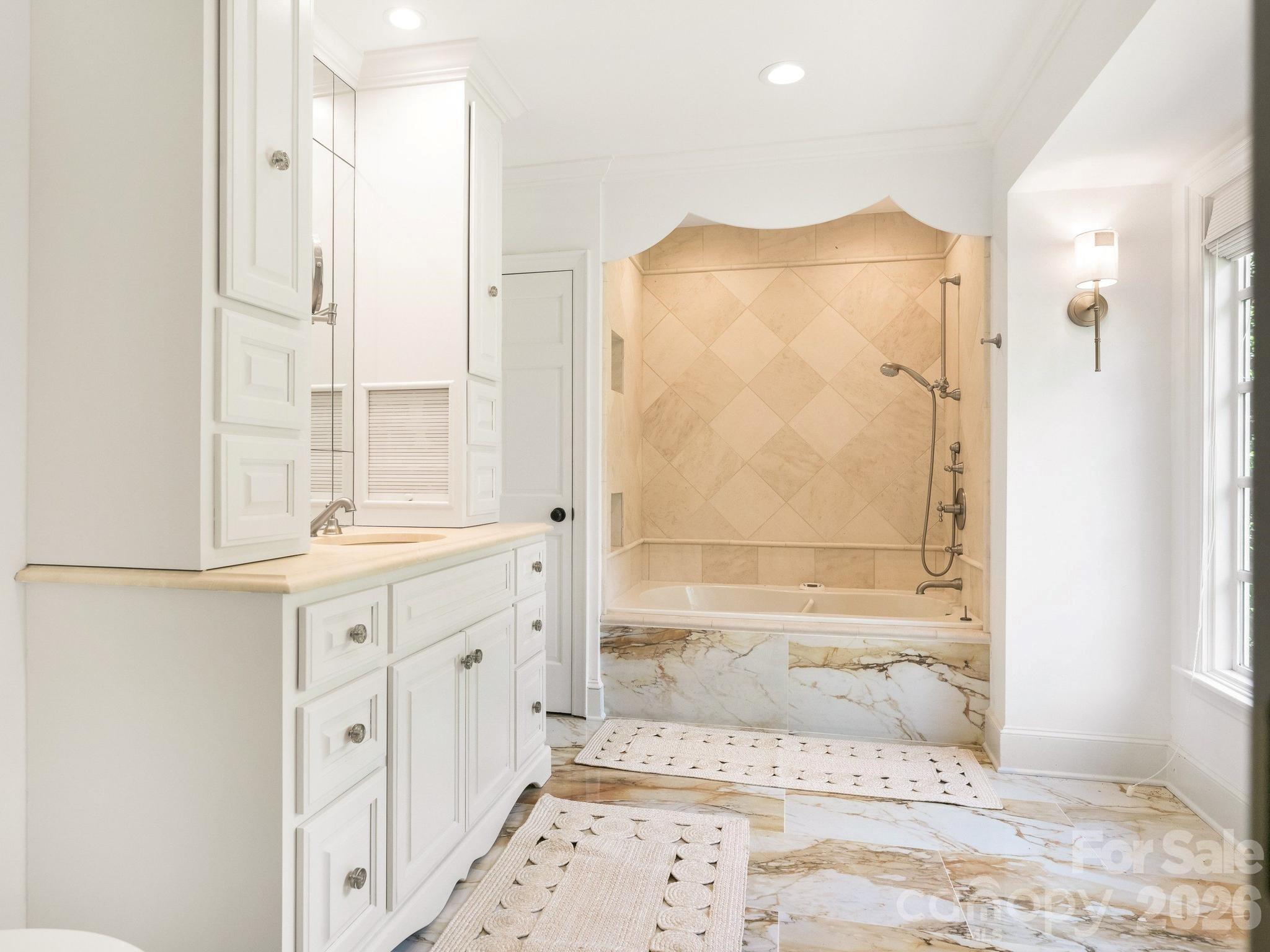 2738 Beverwyck Road — Charlotte