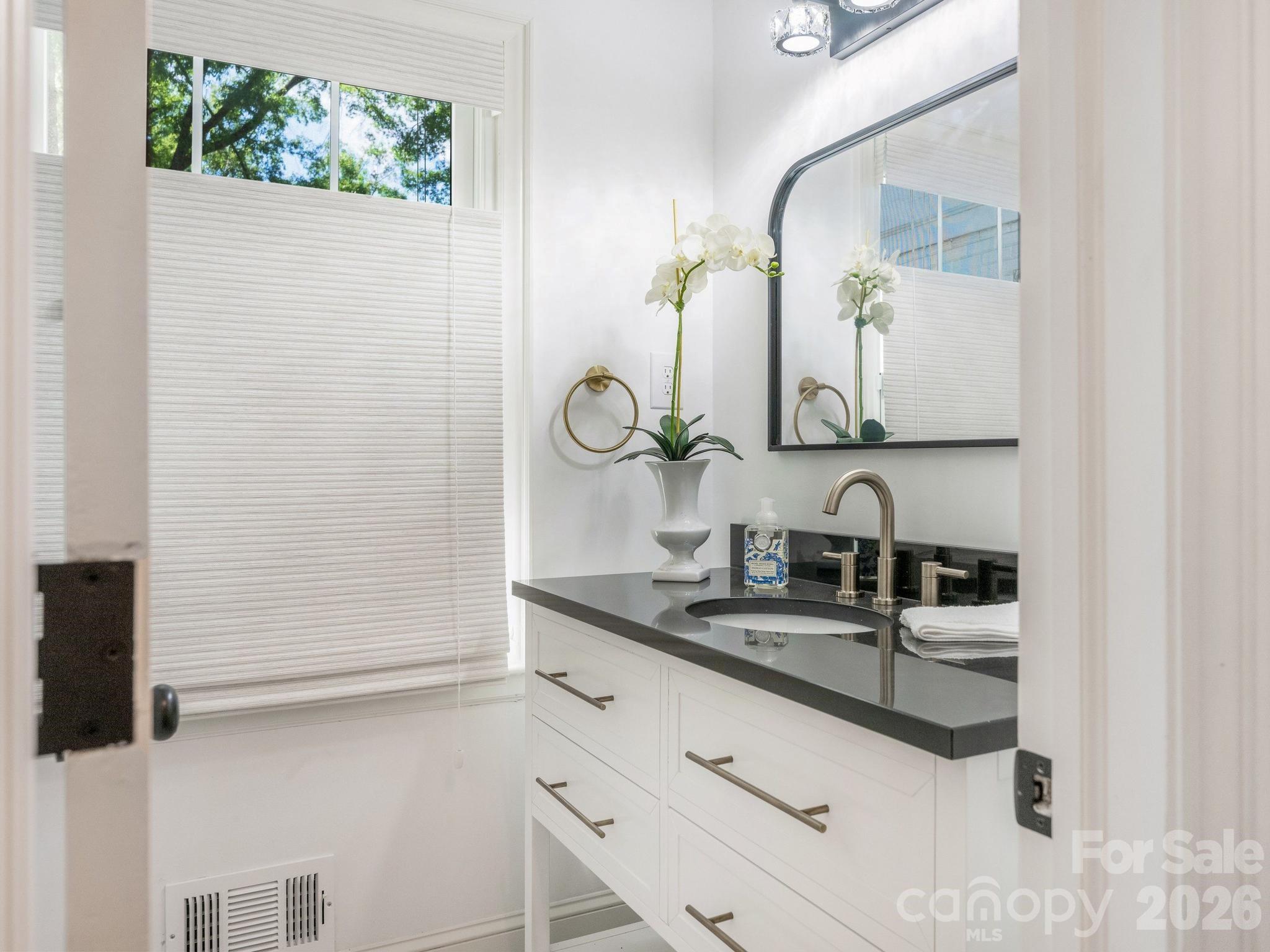 2738 Beverwyck Road — Charlotte