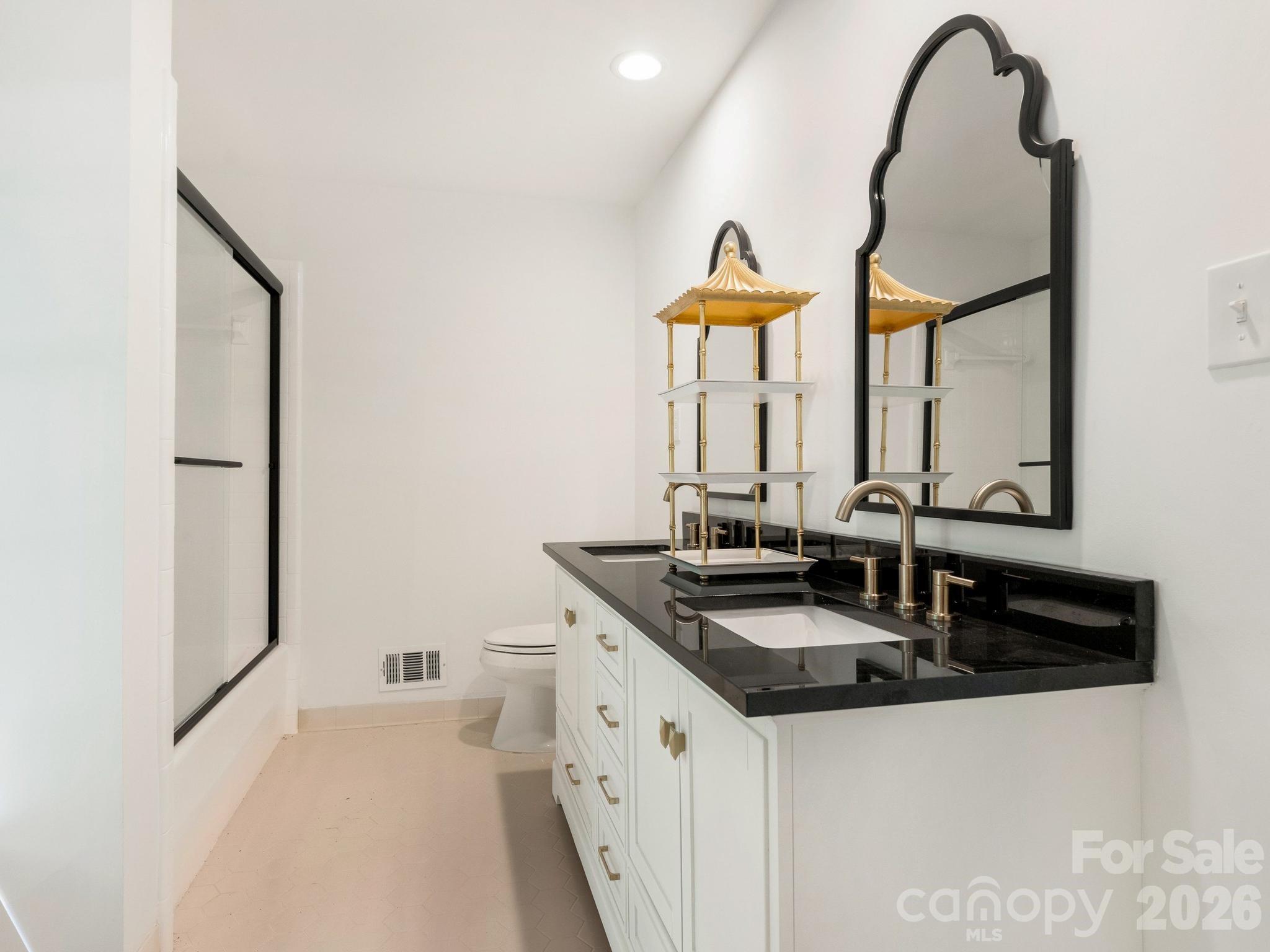 2738 Beverwyck Road — Charlotte