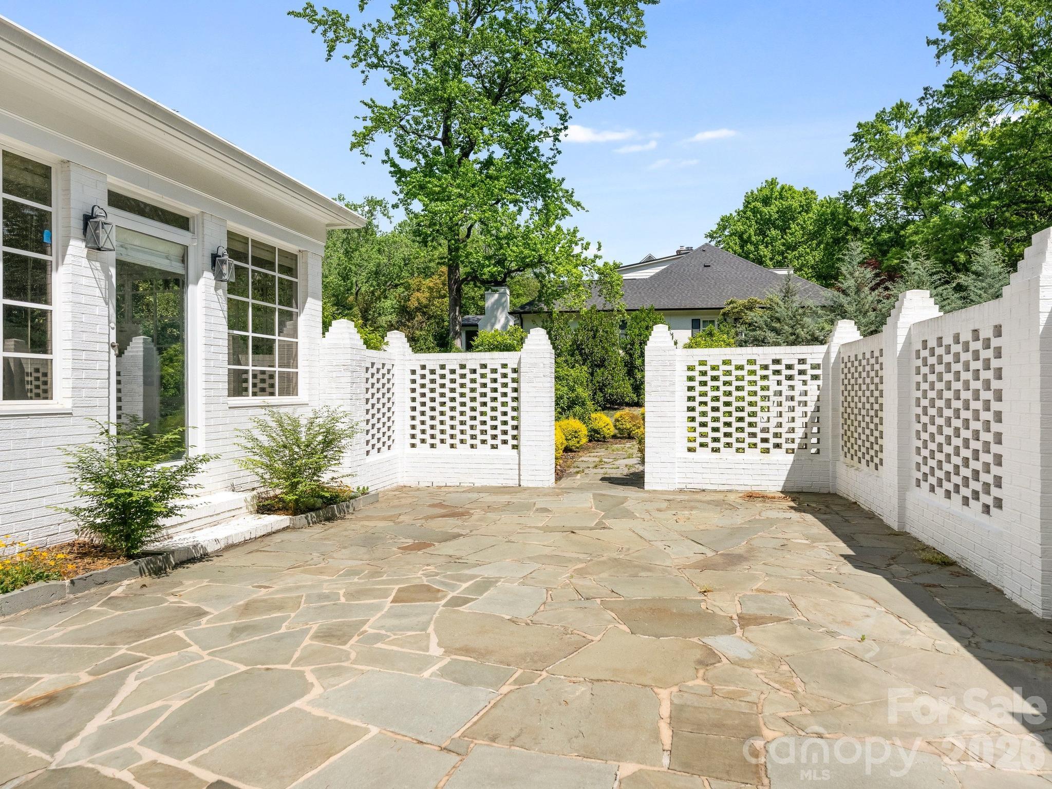 2738 Beverwyck Road — Charlotte