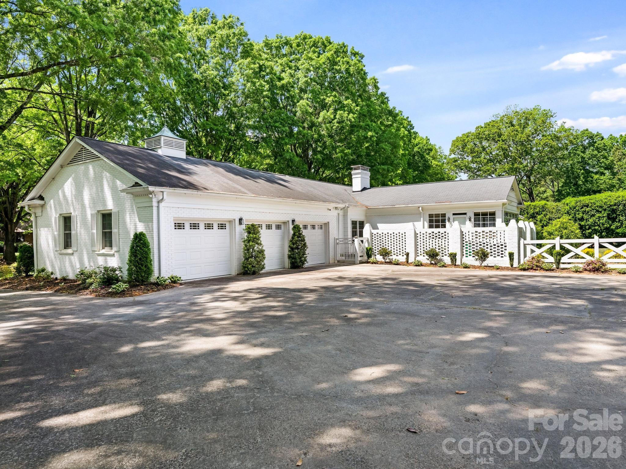 2738 Beverwyck Road — Charlotte