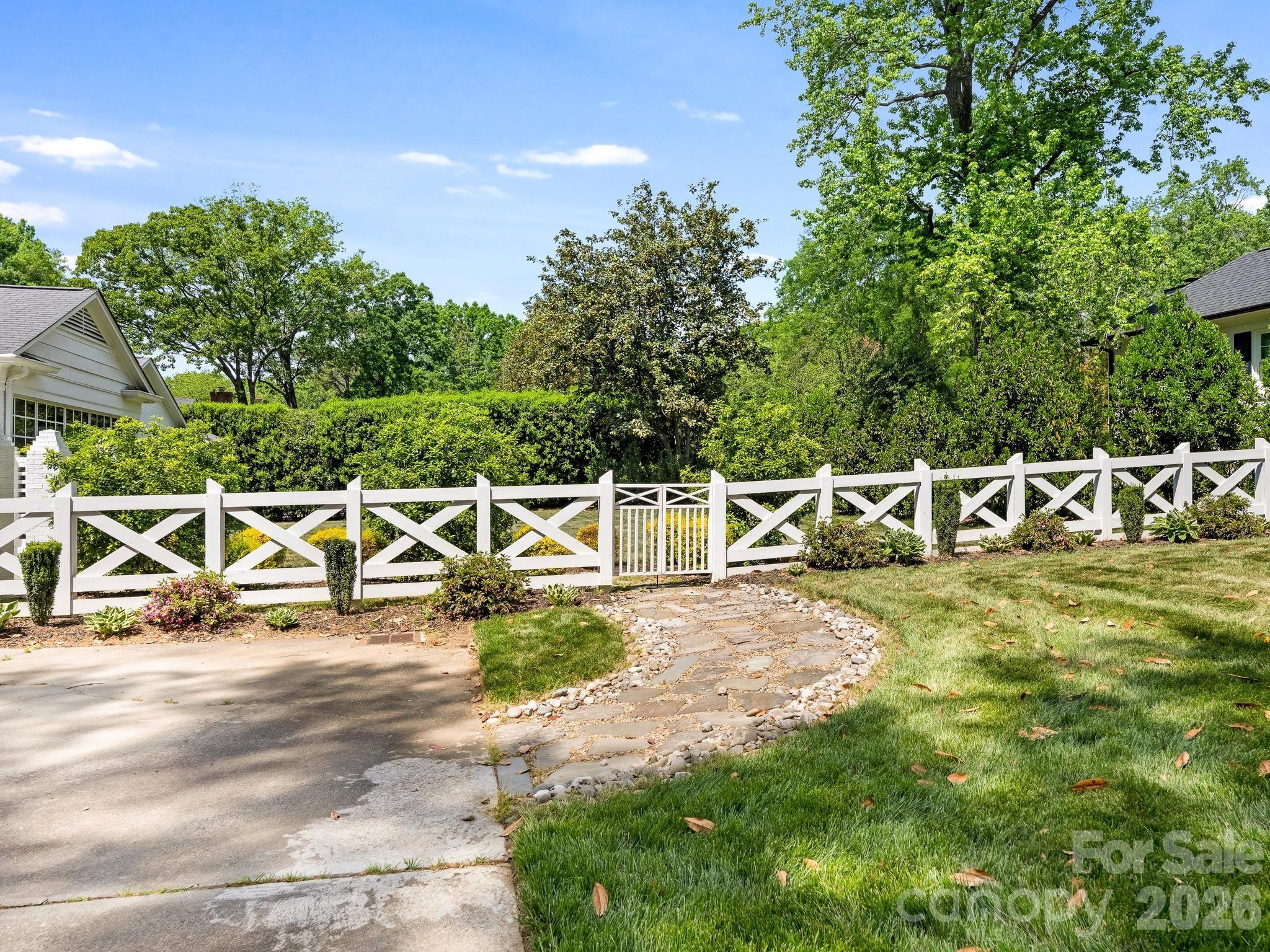 2738 Beverwyck Road — Charlotte