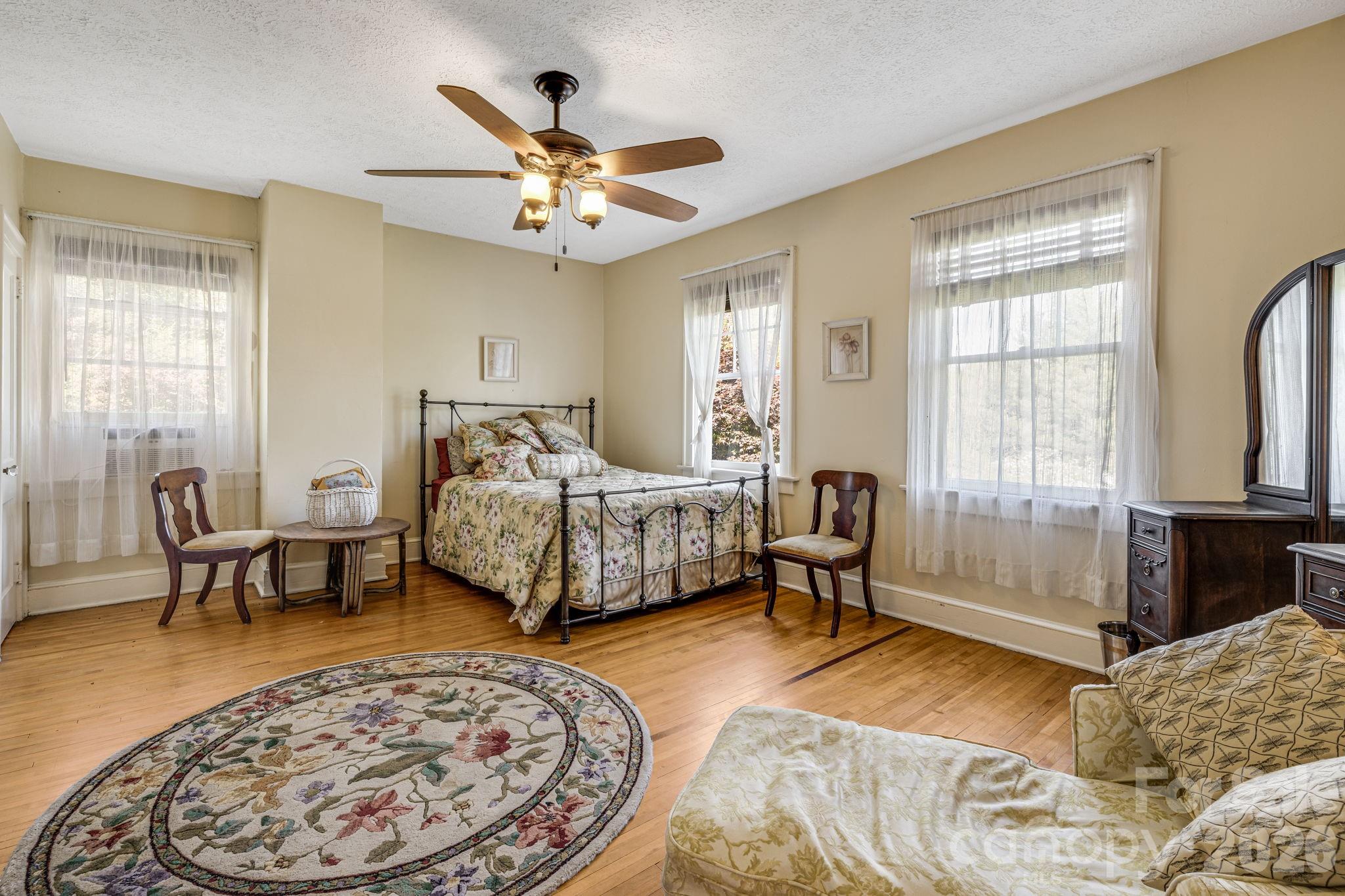 29 Walnut Street — Hot Springs
