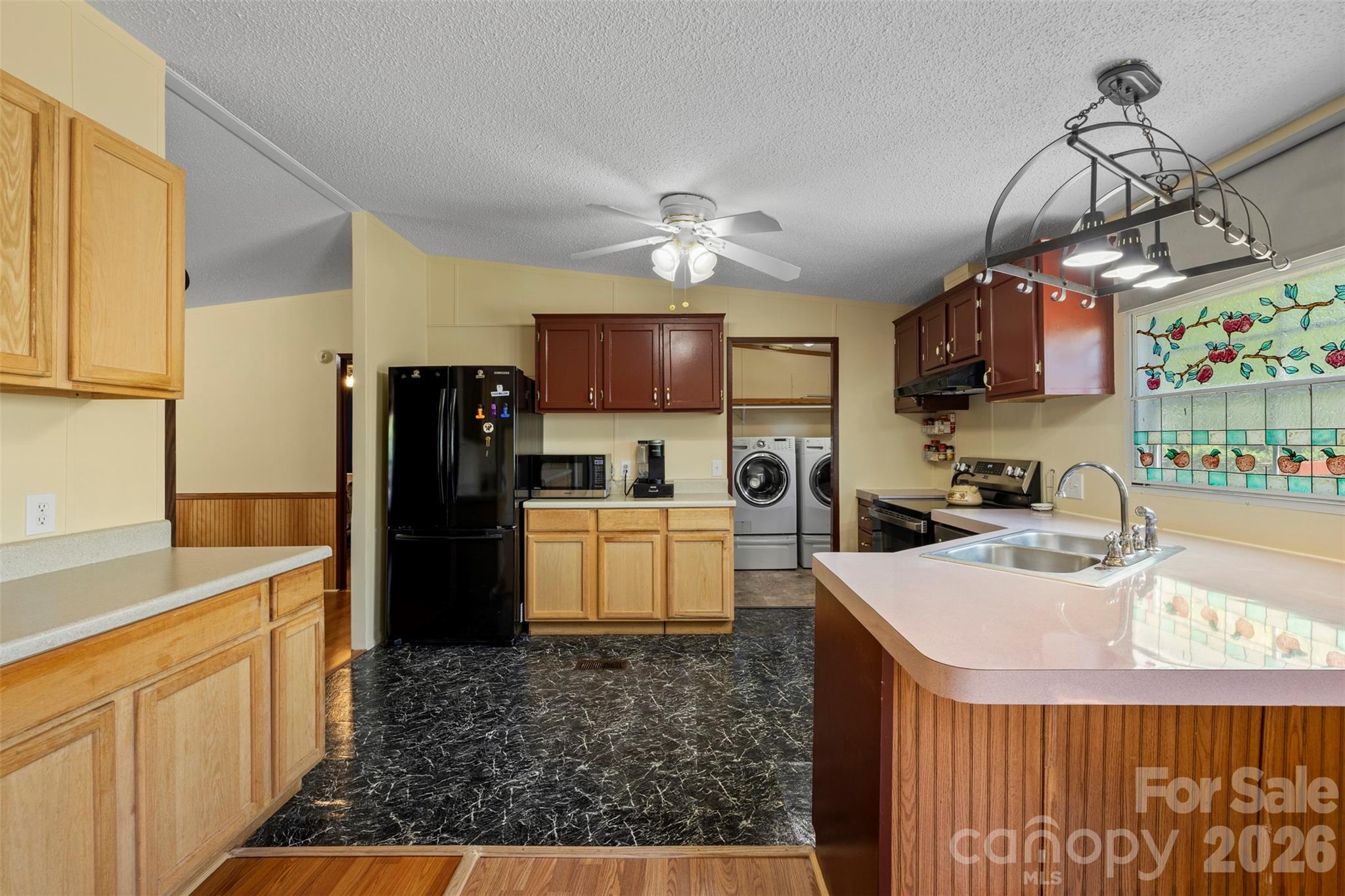 2095 Wildwood Drive — Hickory