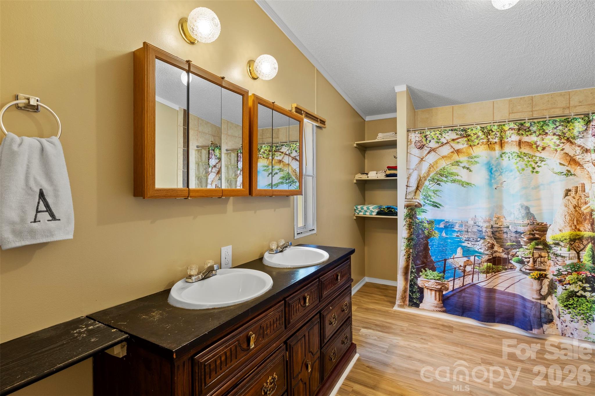 2095 Wildwood Drive — Hickory