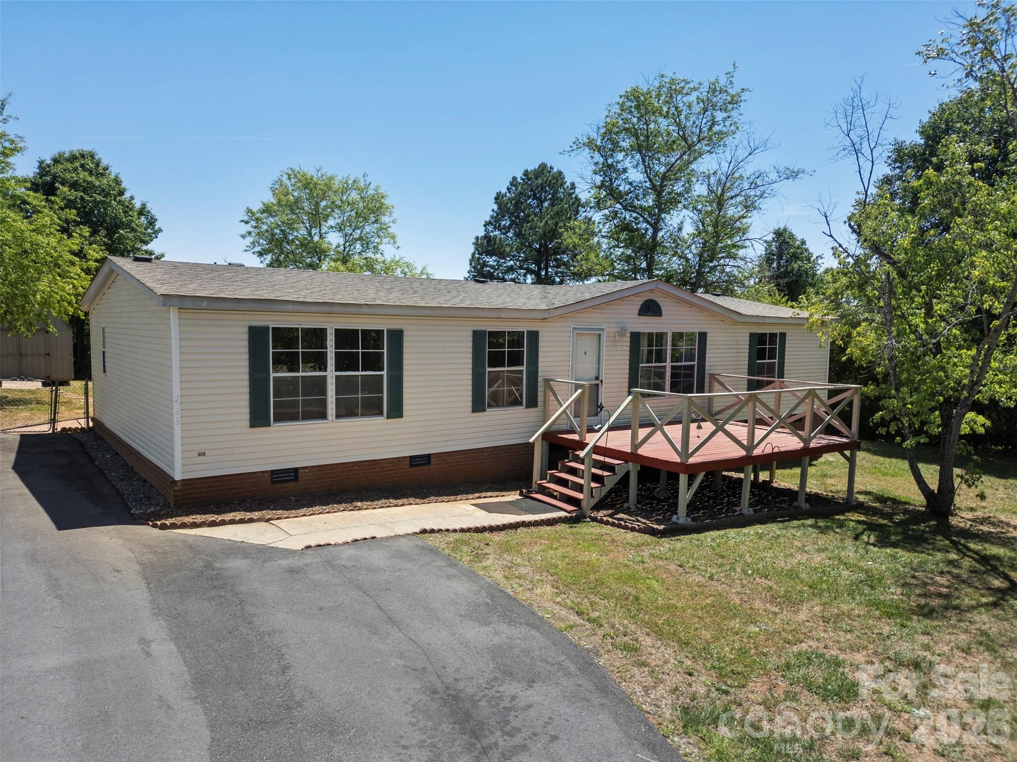2095 Wildwood Drive — Hickory