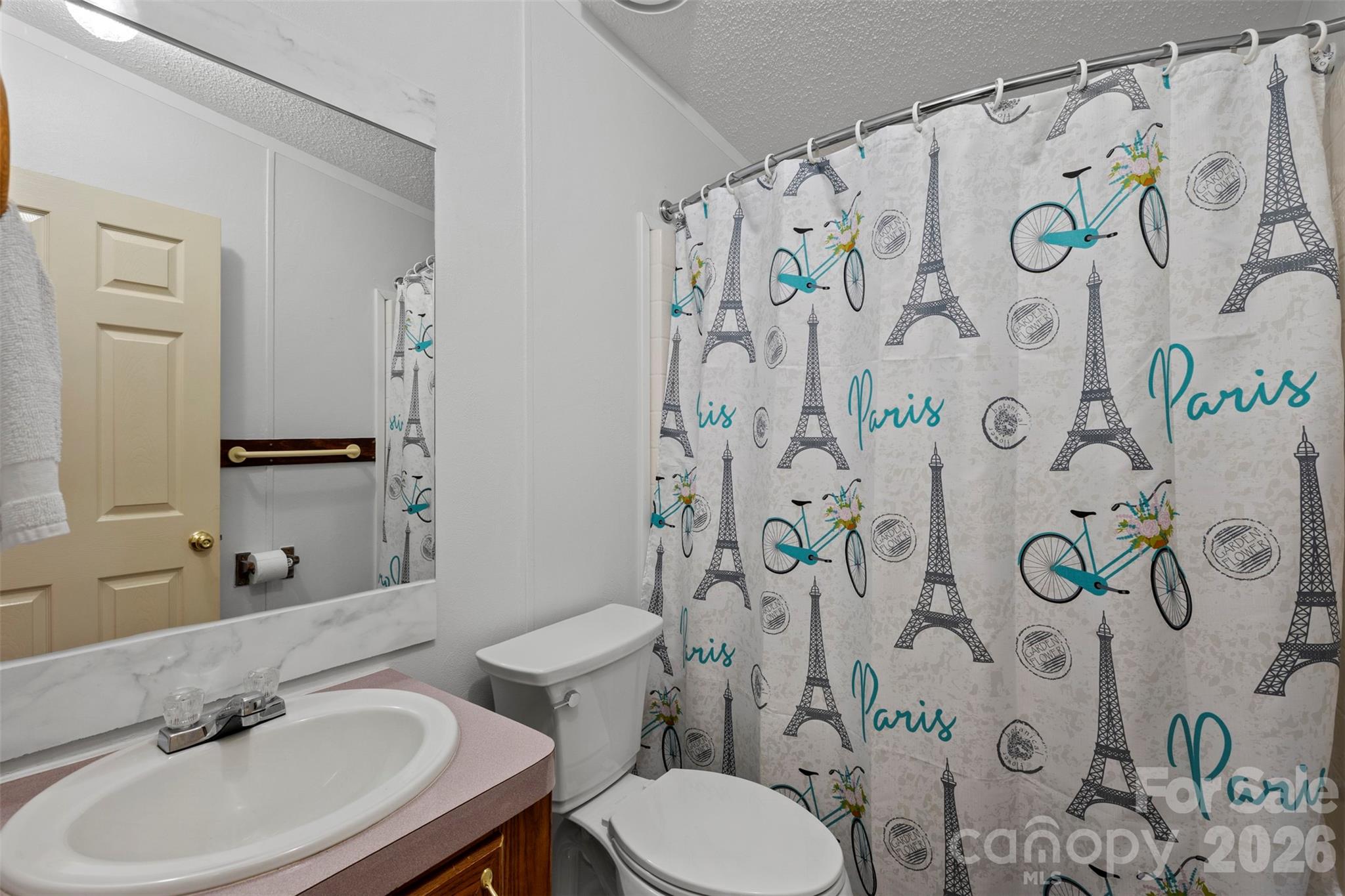 2095 Wildwood Drive — Hickory