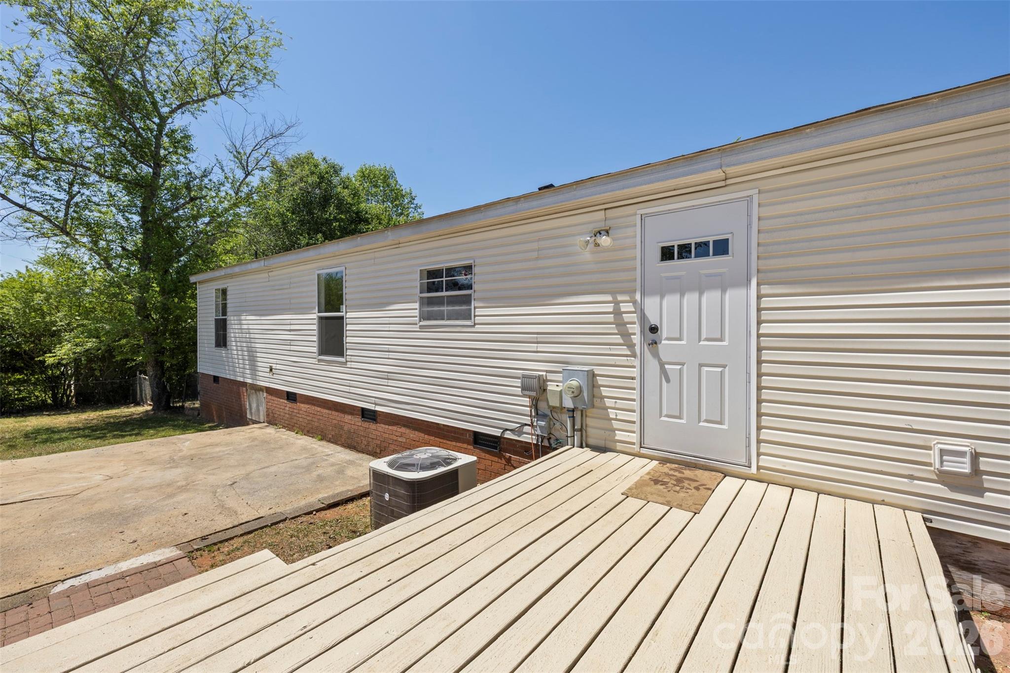 2095 Wildwood Drive — Hickory