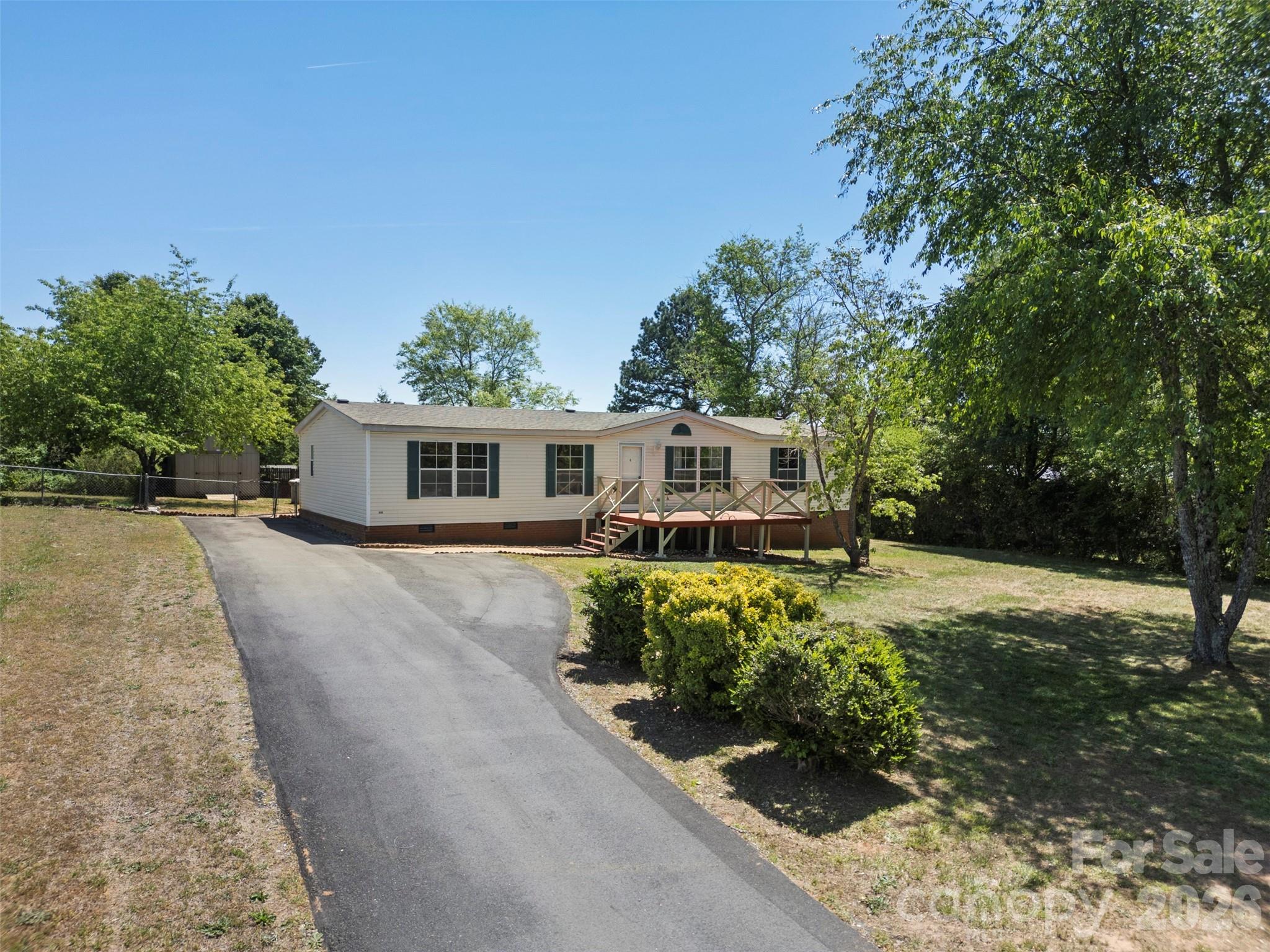 2095 Wildwood Drive — Hickory