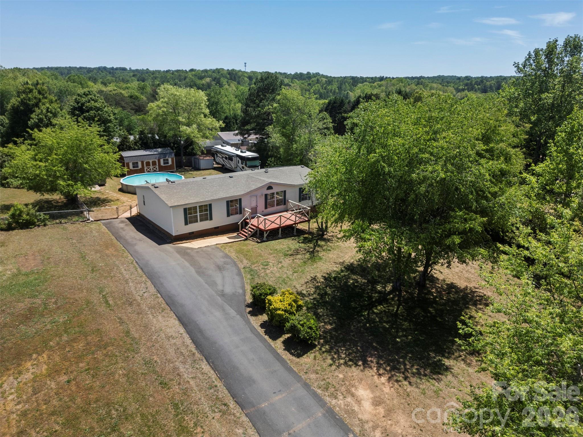 2095 Wildwood Drive — Hickory