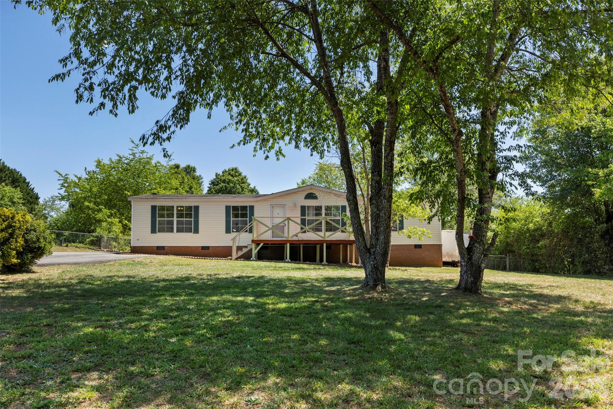 2095 Wildwood Drive — Hickory