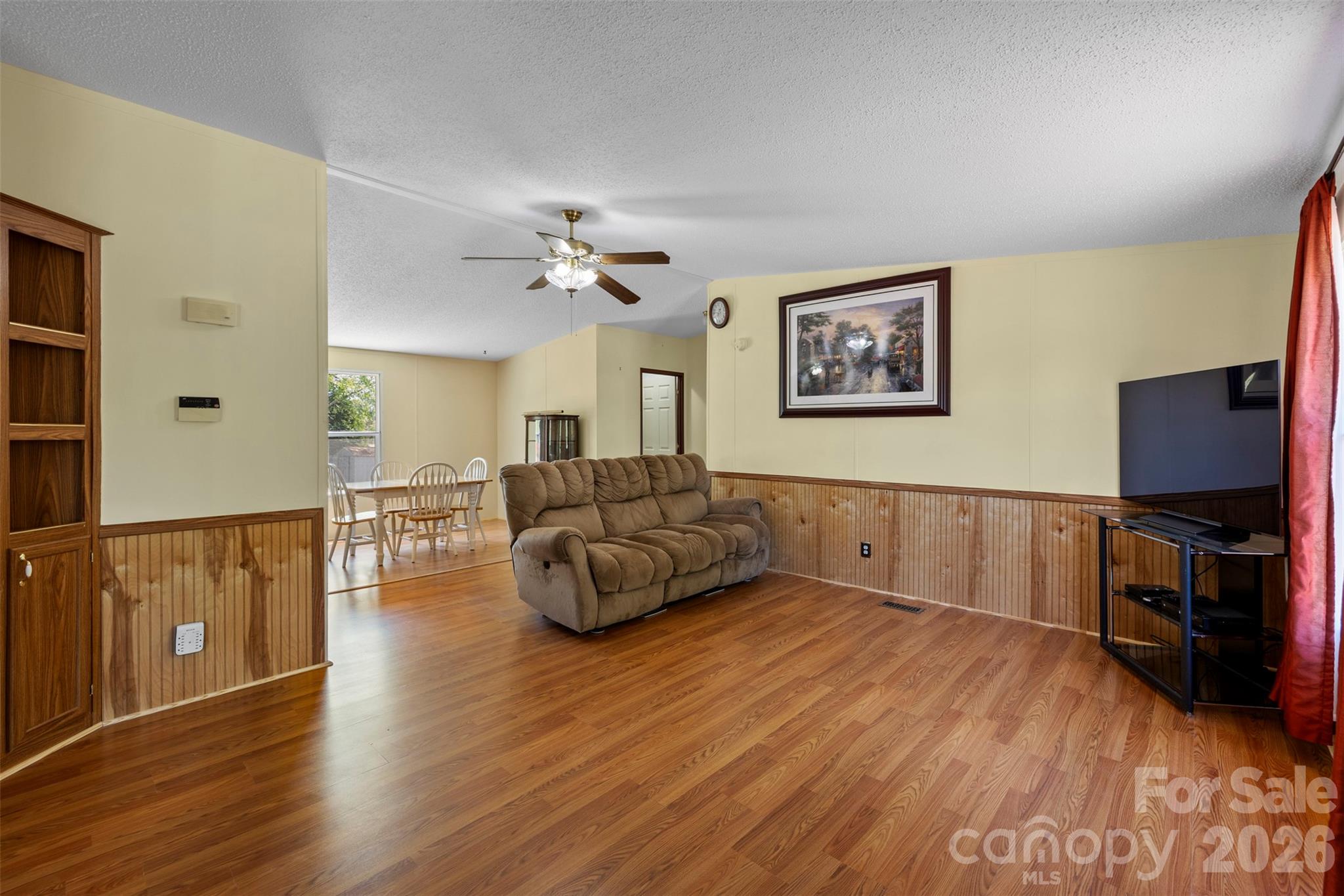 2095 Wildwood Drive — Hickory