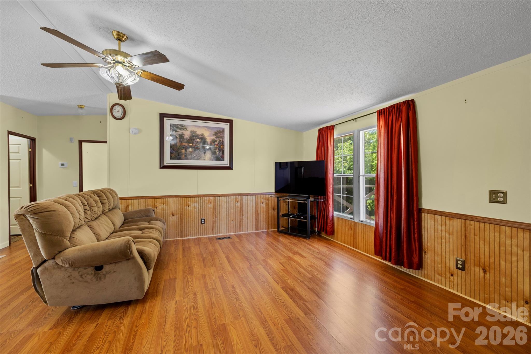 2095 Wildwood Drive — Hickory