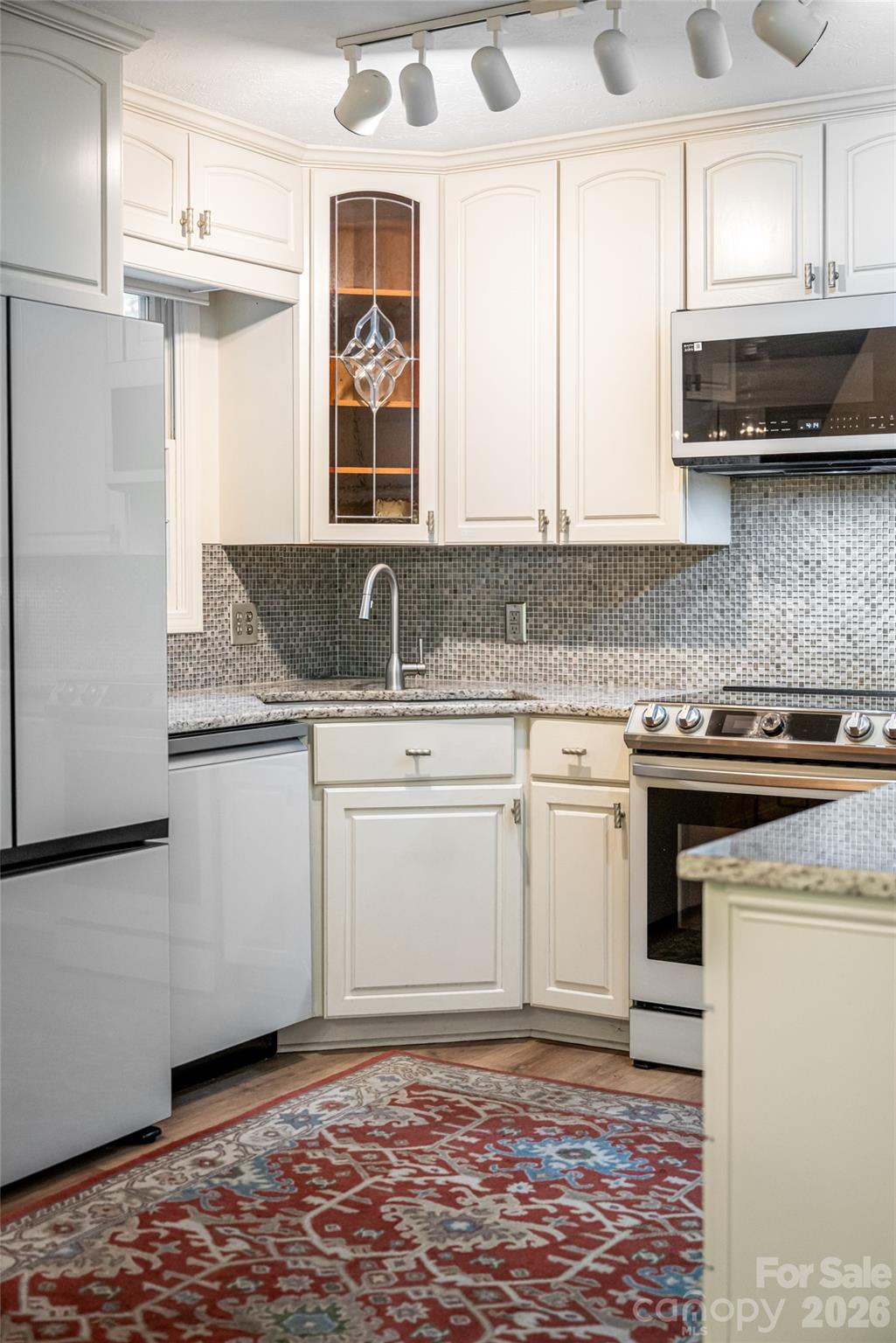 7 Cooper Cove S — Hendersonville