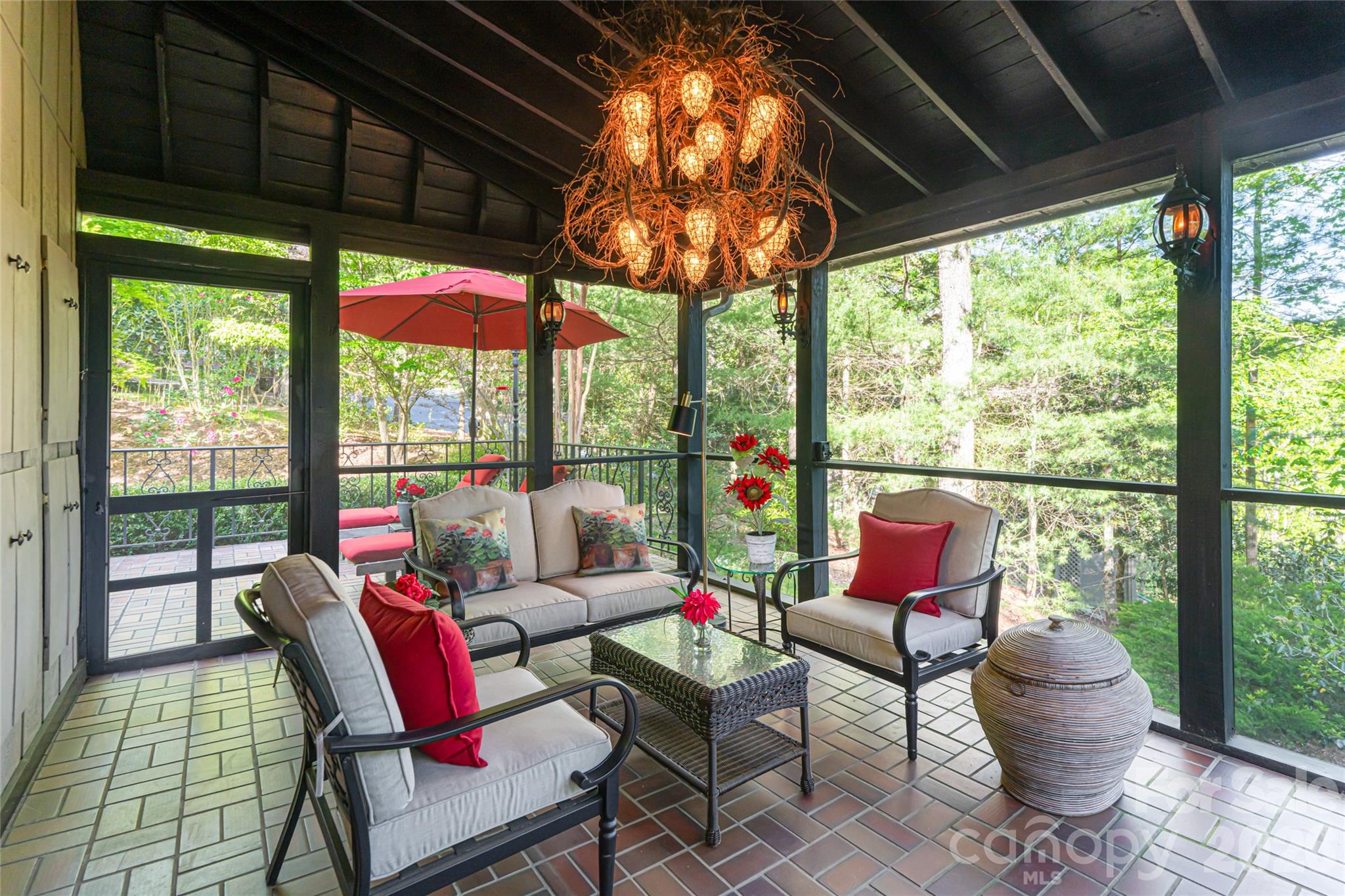 7 Cooper Cove S — Hendersonville