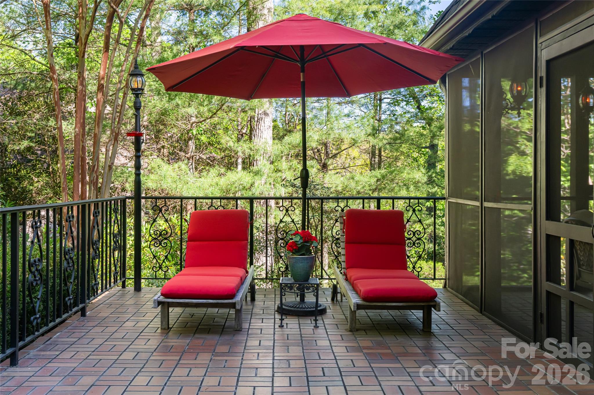 7 Cooper Cove S — Hendersonville