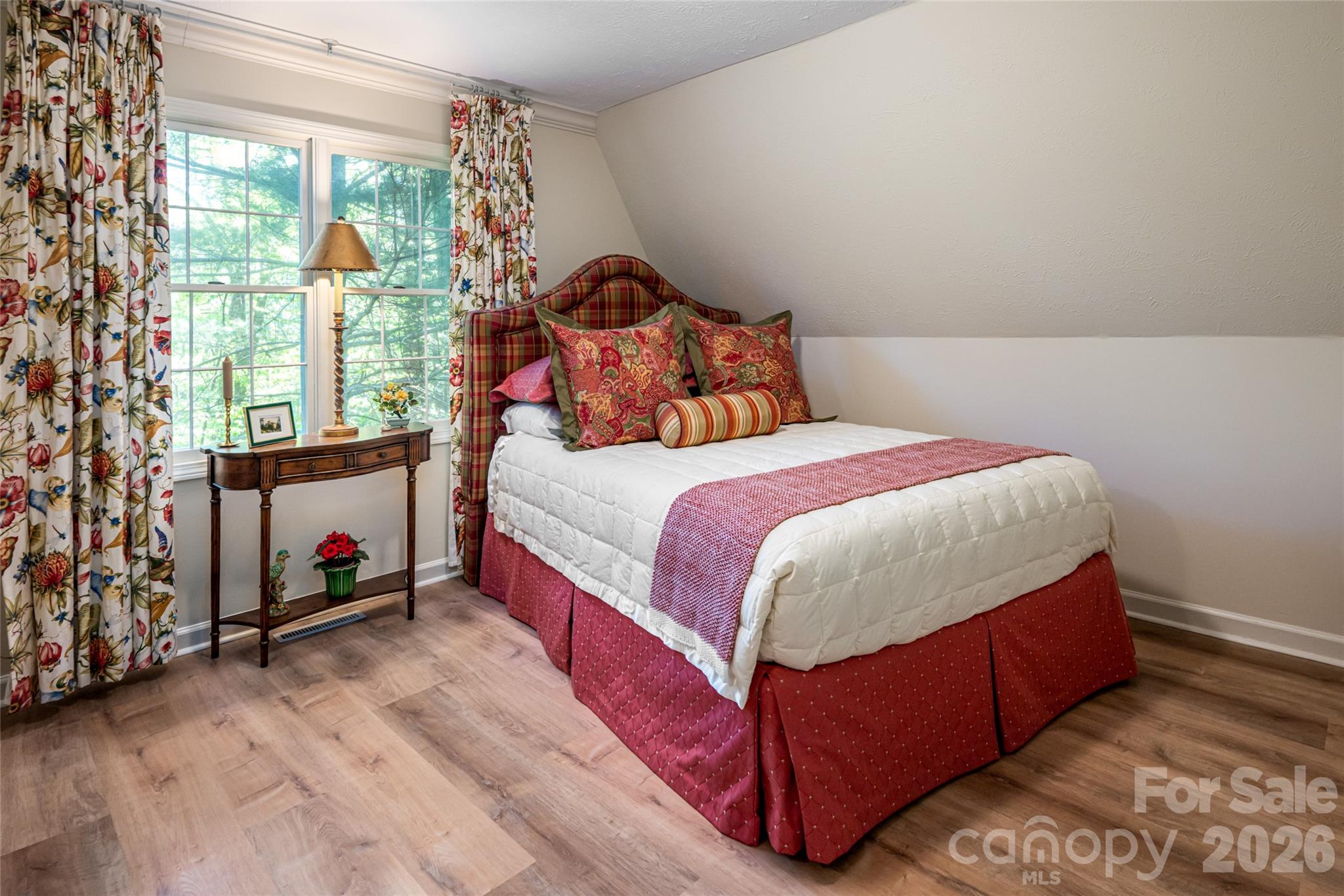 7 Cooper Cove S — Hendersonville