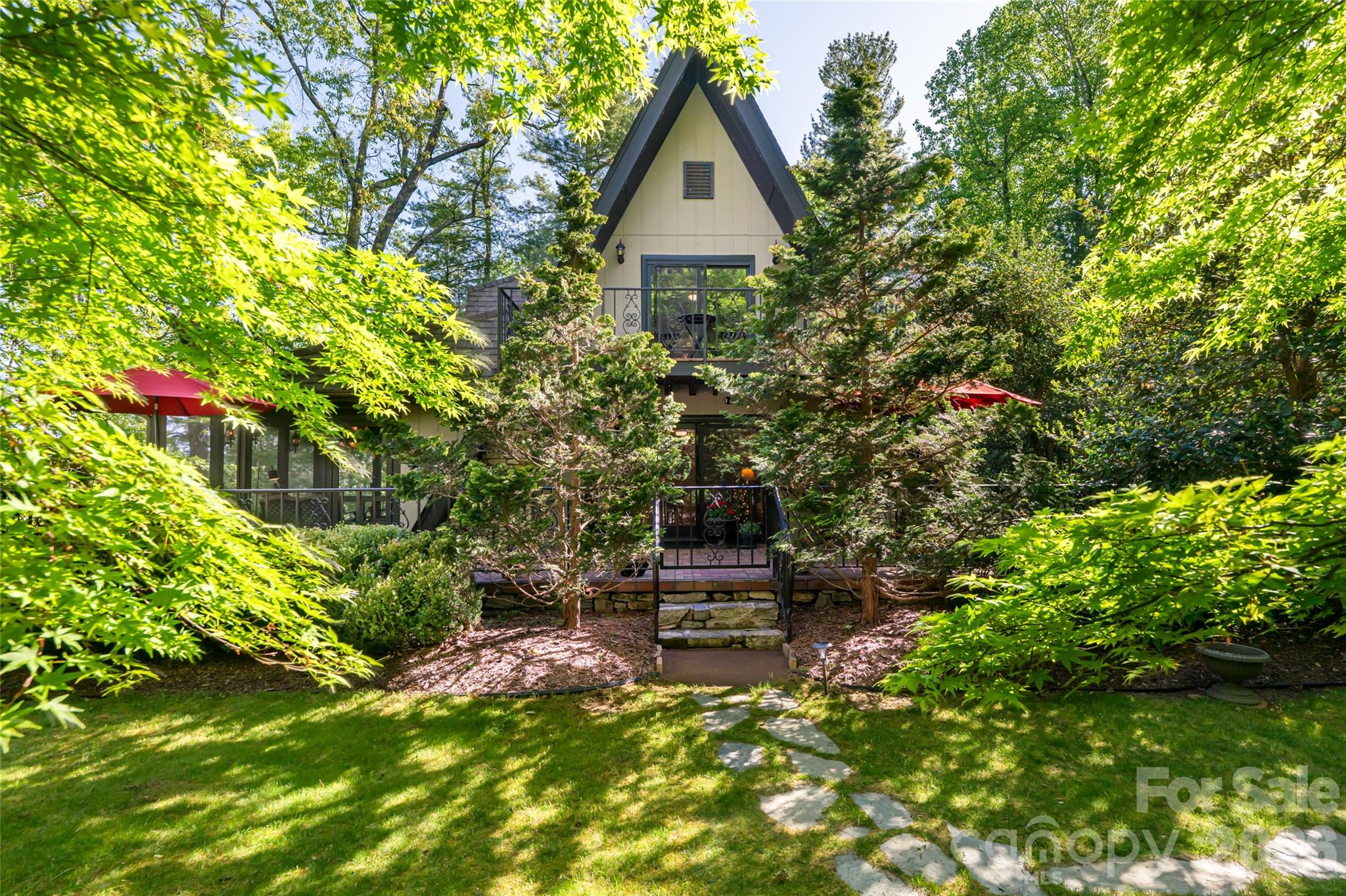 7 Cooper Cove S — Hendersonville