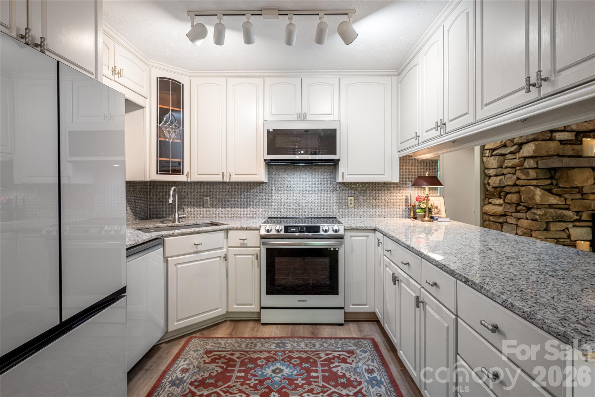 7 Cooper Cove S — Hendersonville