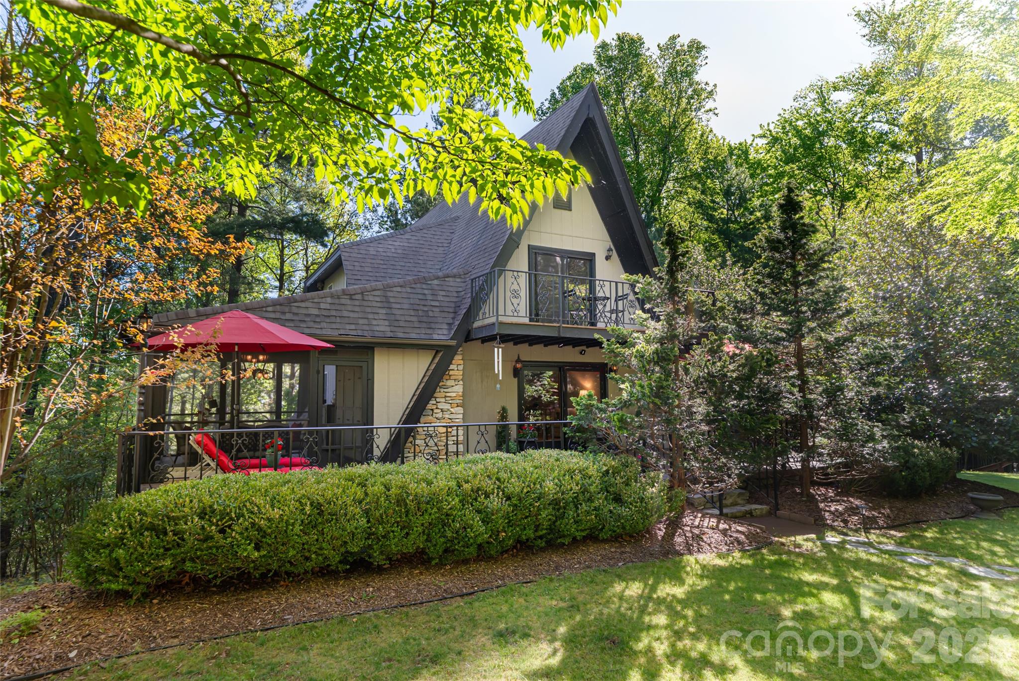 7 Cooper Cove S — Hendersonville