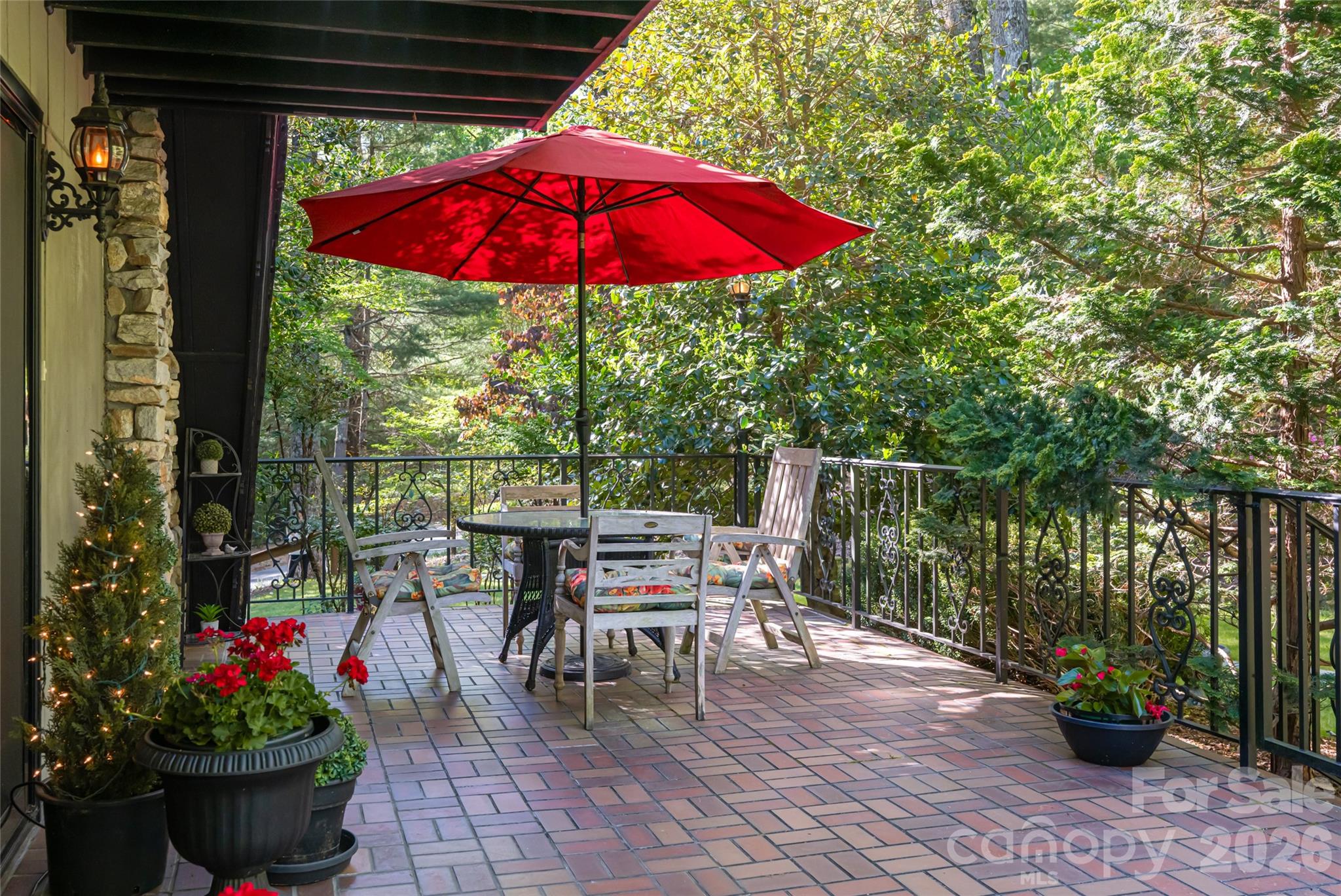 7 Cooper Cove S — Hendersonville