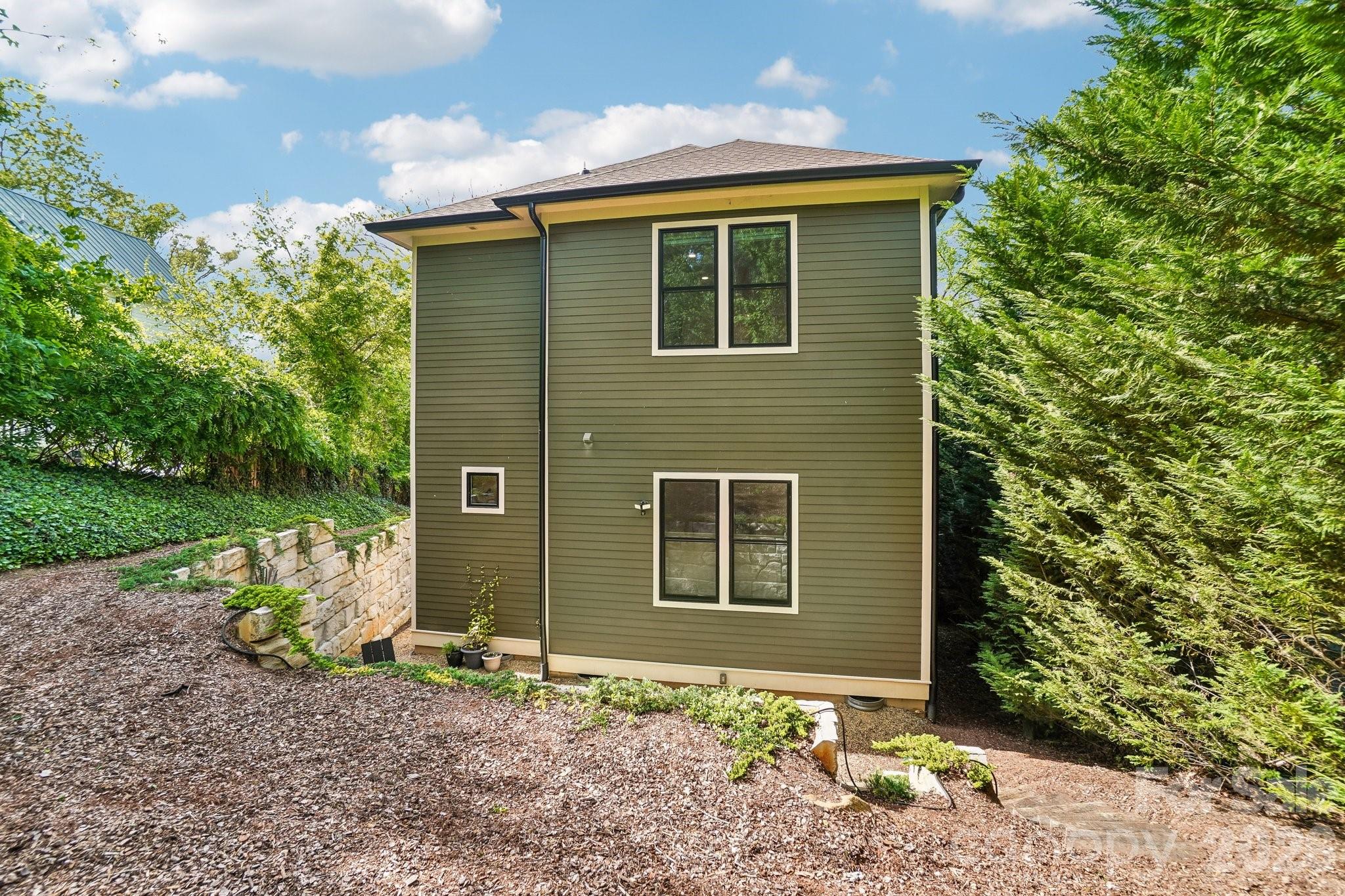 101 Santee Street — Asheville