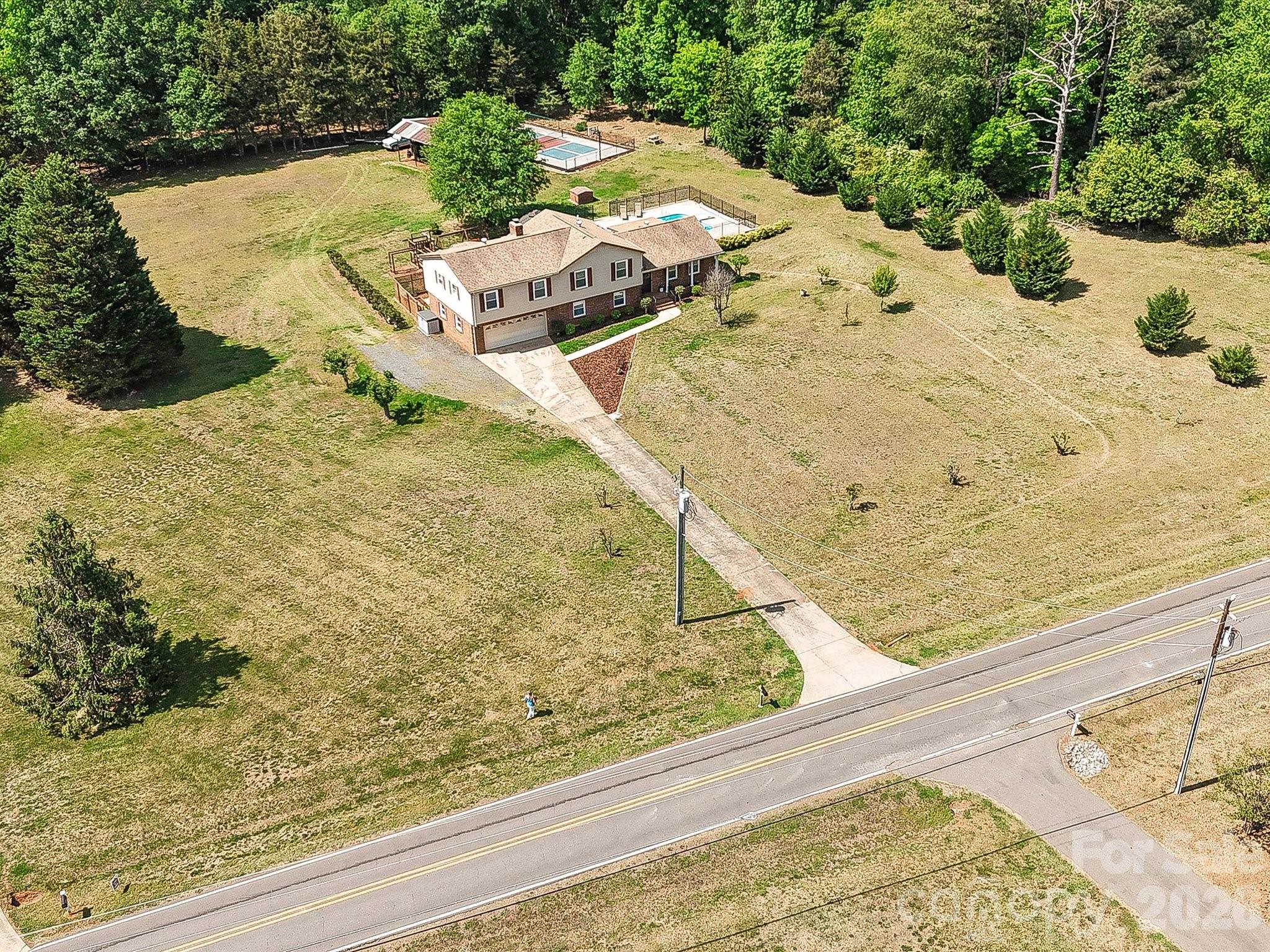 7117 Rock Island Road — Charlotte