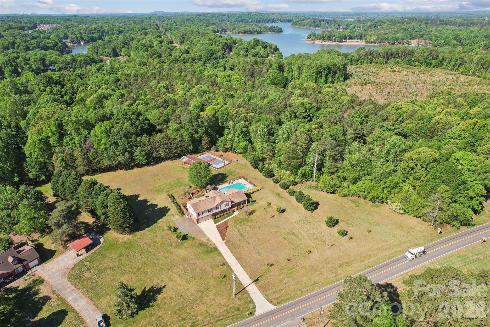 7117 Rock Island Road — Charlotte