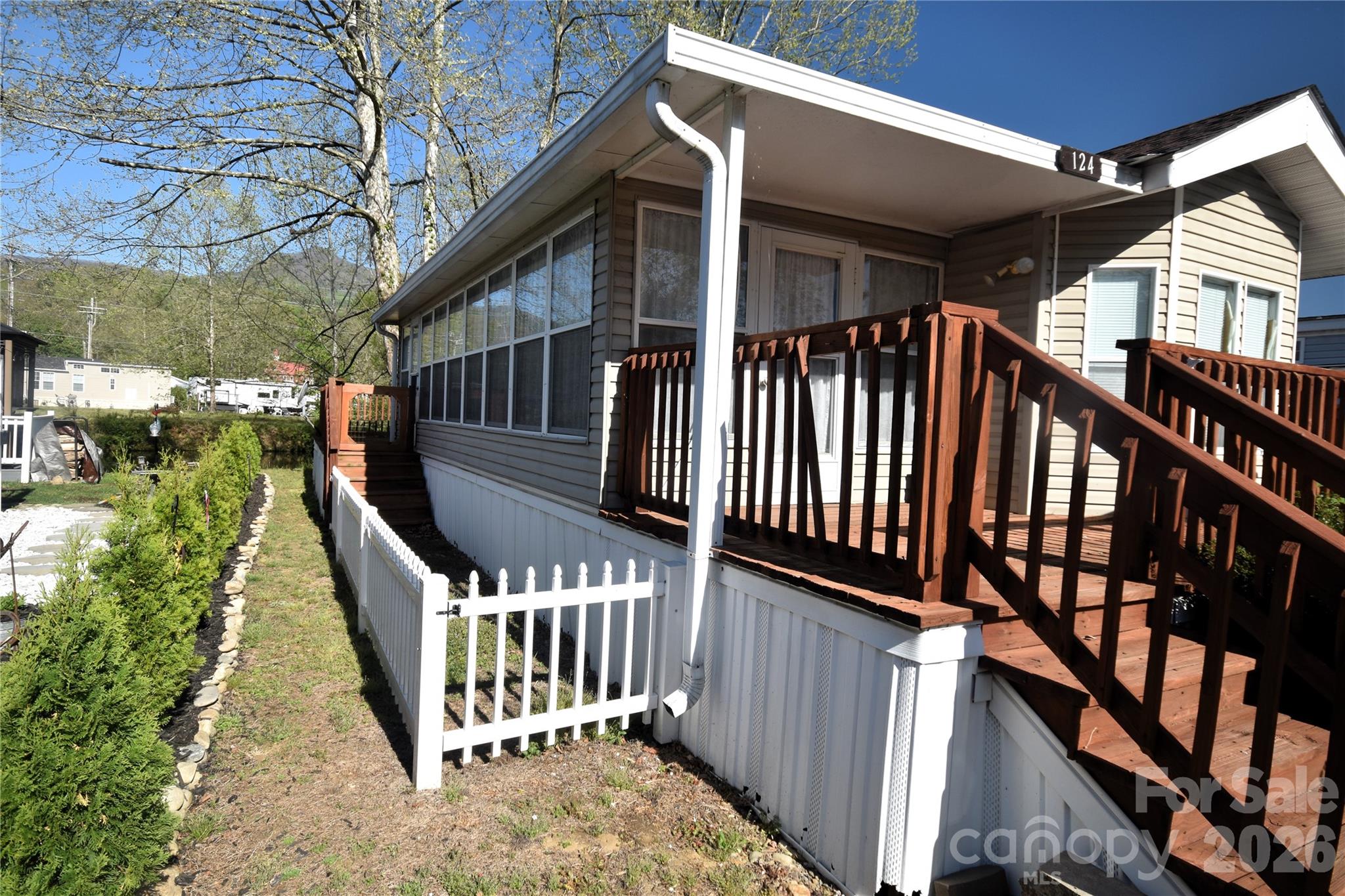 124 Pike Point — Waynesville