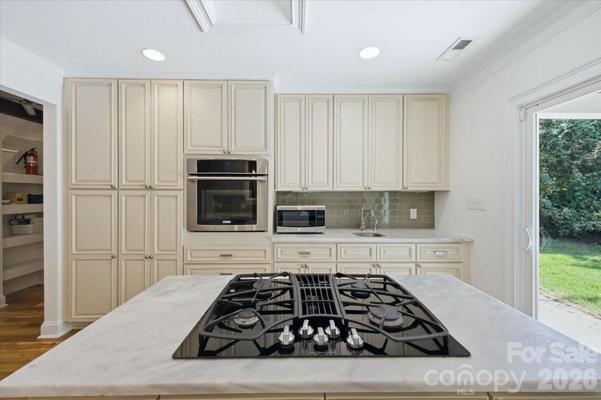 813 Walnut Avenue — Charlotte