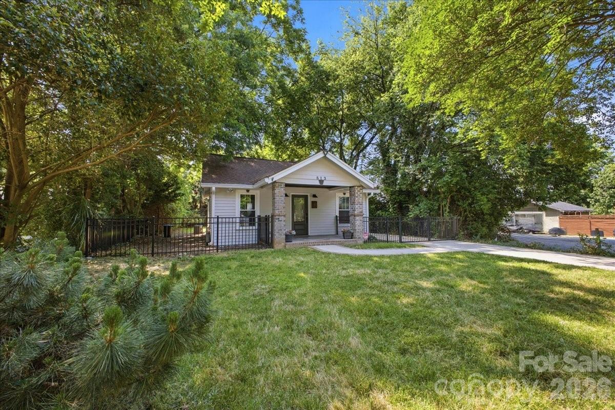 813 Walnut Avenue — Charlotte