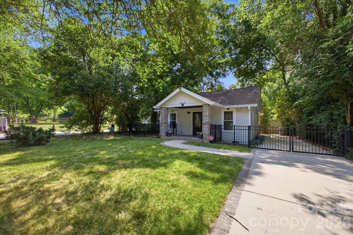 813 Walnut Avenue — Charlotte
