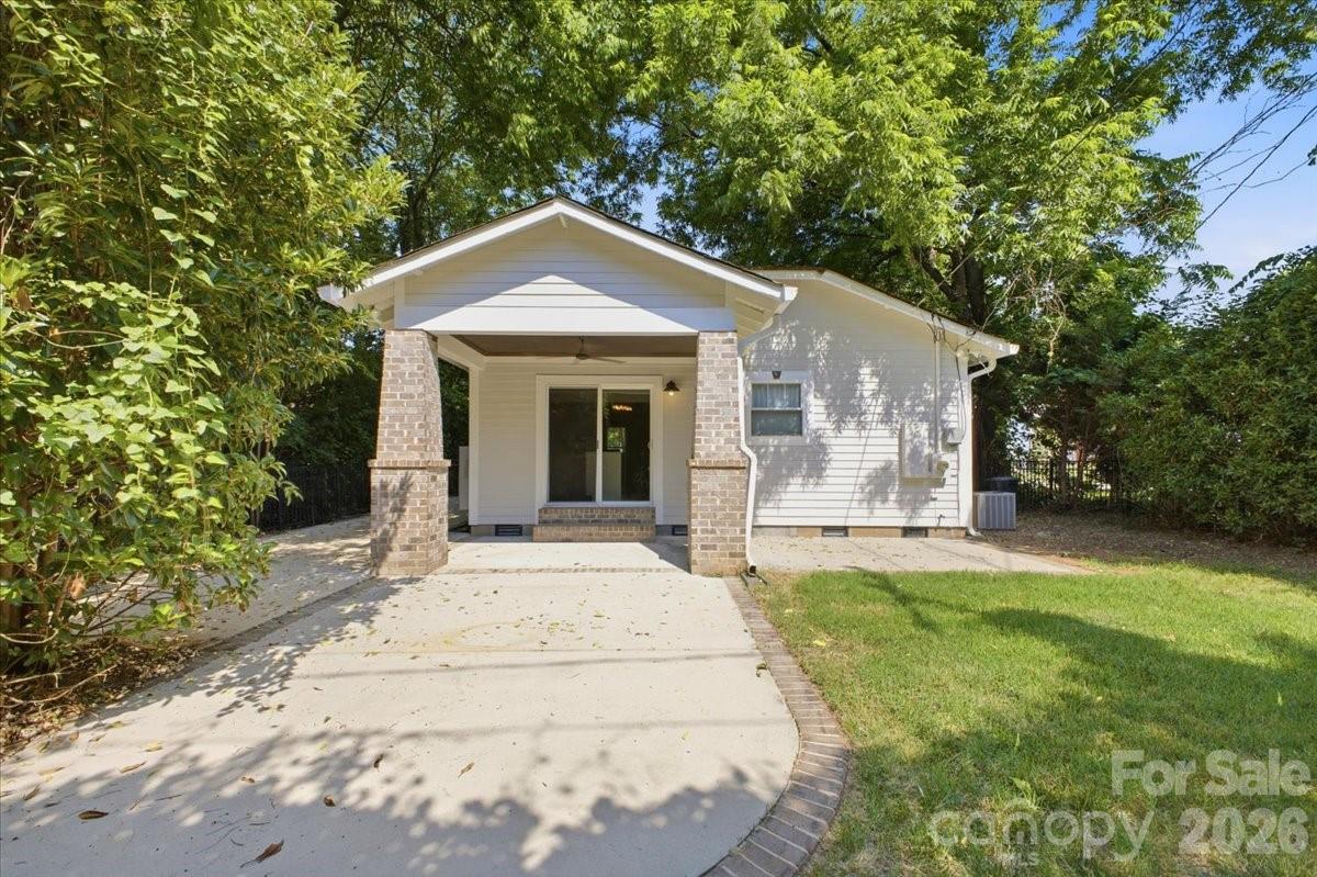 813 Walnut Avenue — Charlotte