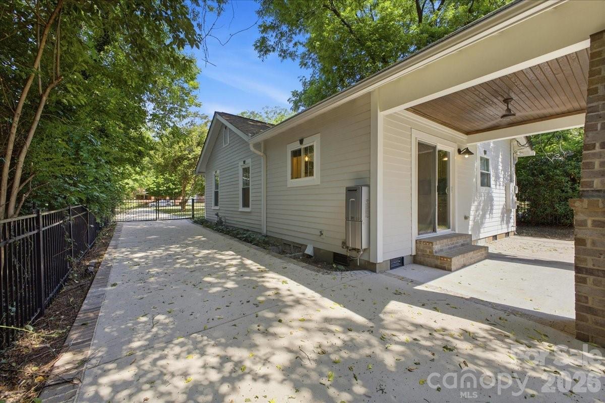 813 Walnut Avenue — Charlotte