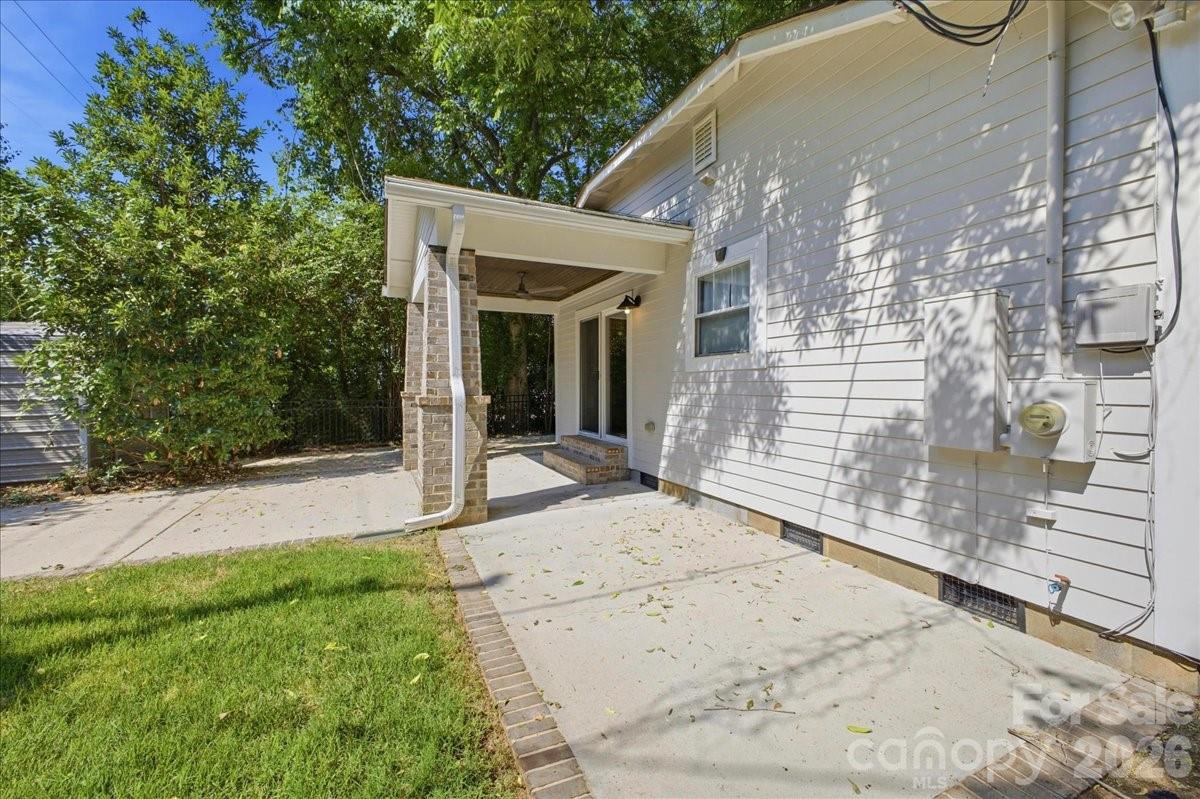 813 Walnut Avenue — Charlotte
