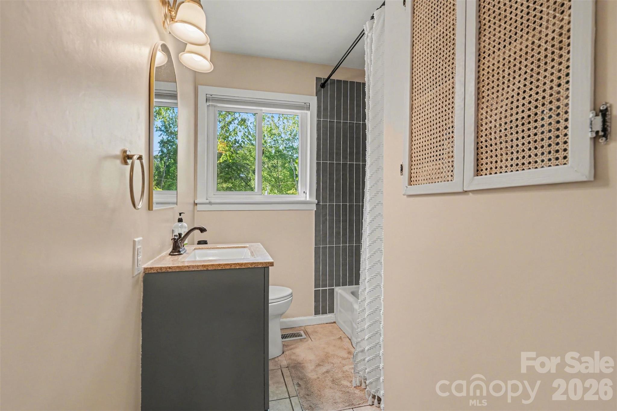 3942 Glenville Avenue — Charlotte