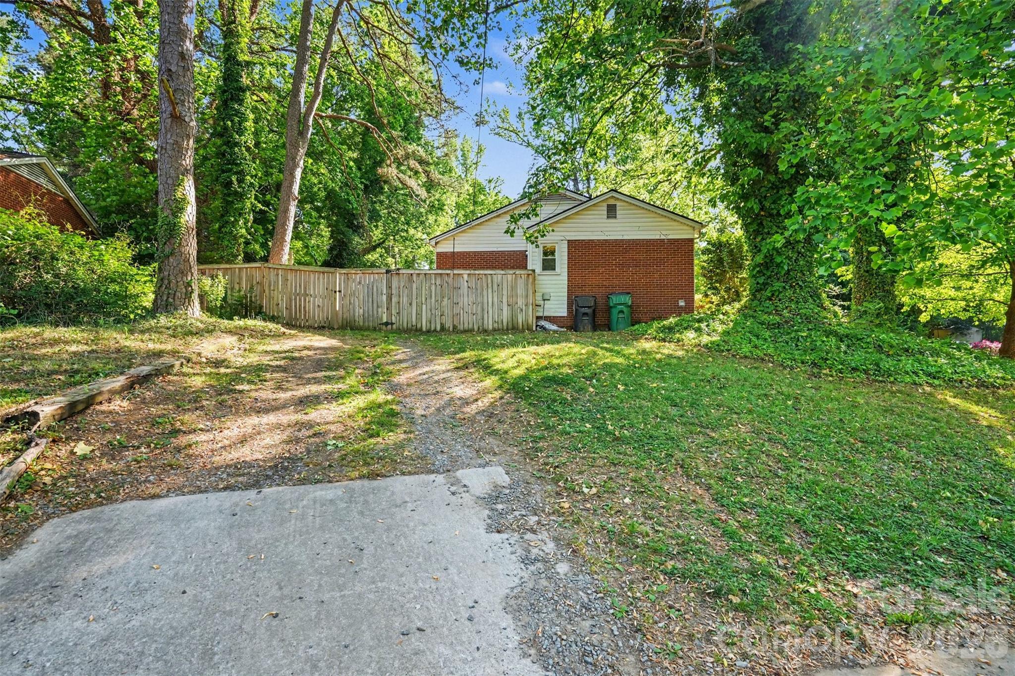 3942 Glenville Avenue — Charlotte