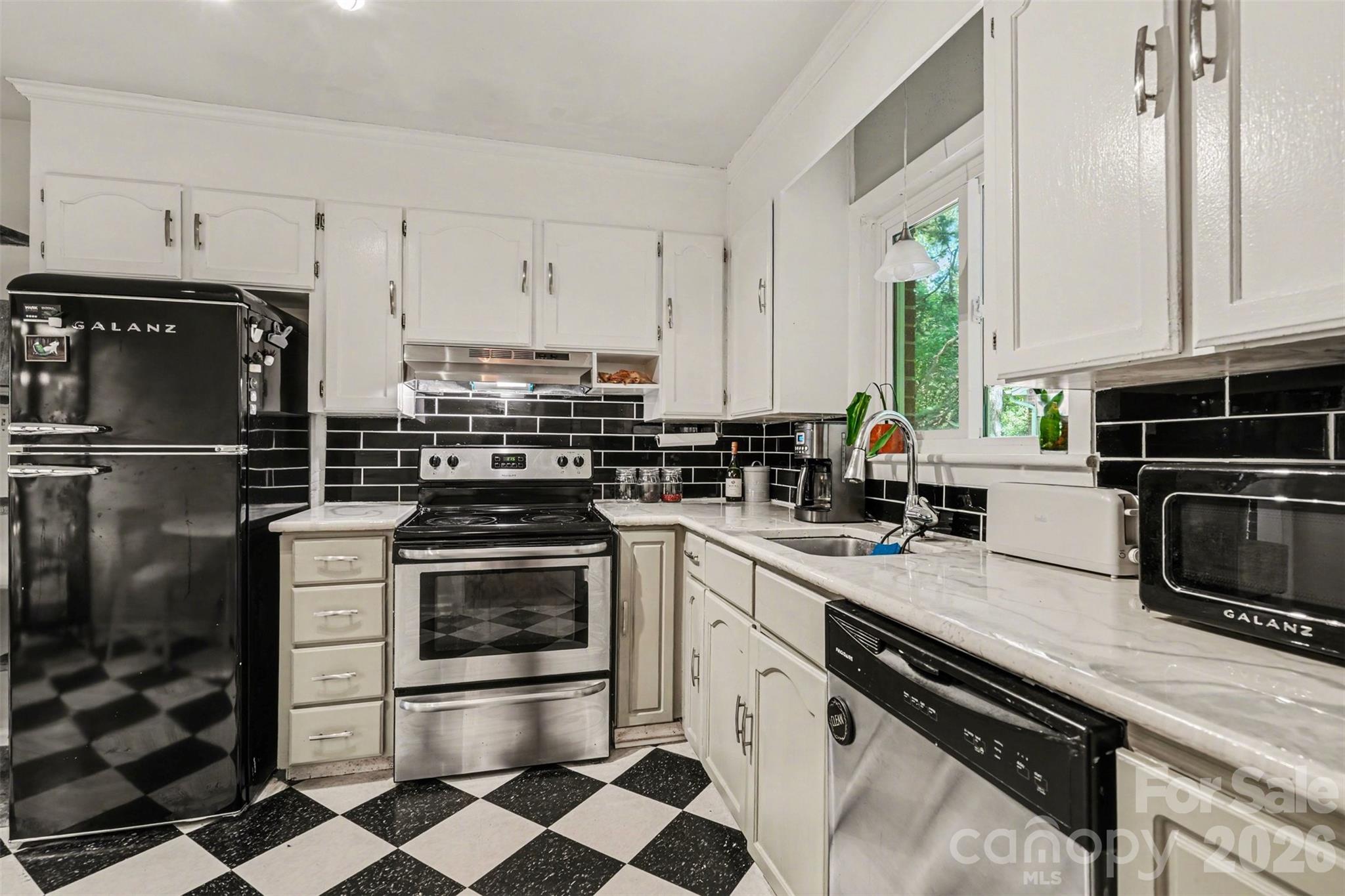 3942 Glenville Avenue — Charlotte