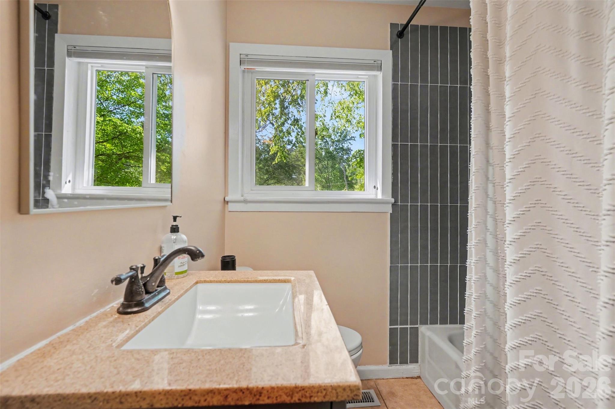 3942 Glenville Avenue — Charlotte