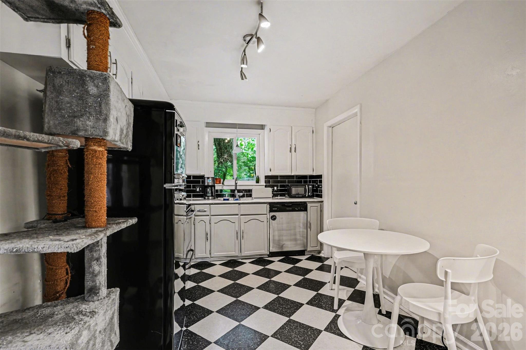 3942 Glenville Avenue — Charlotte