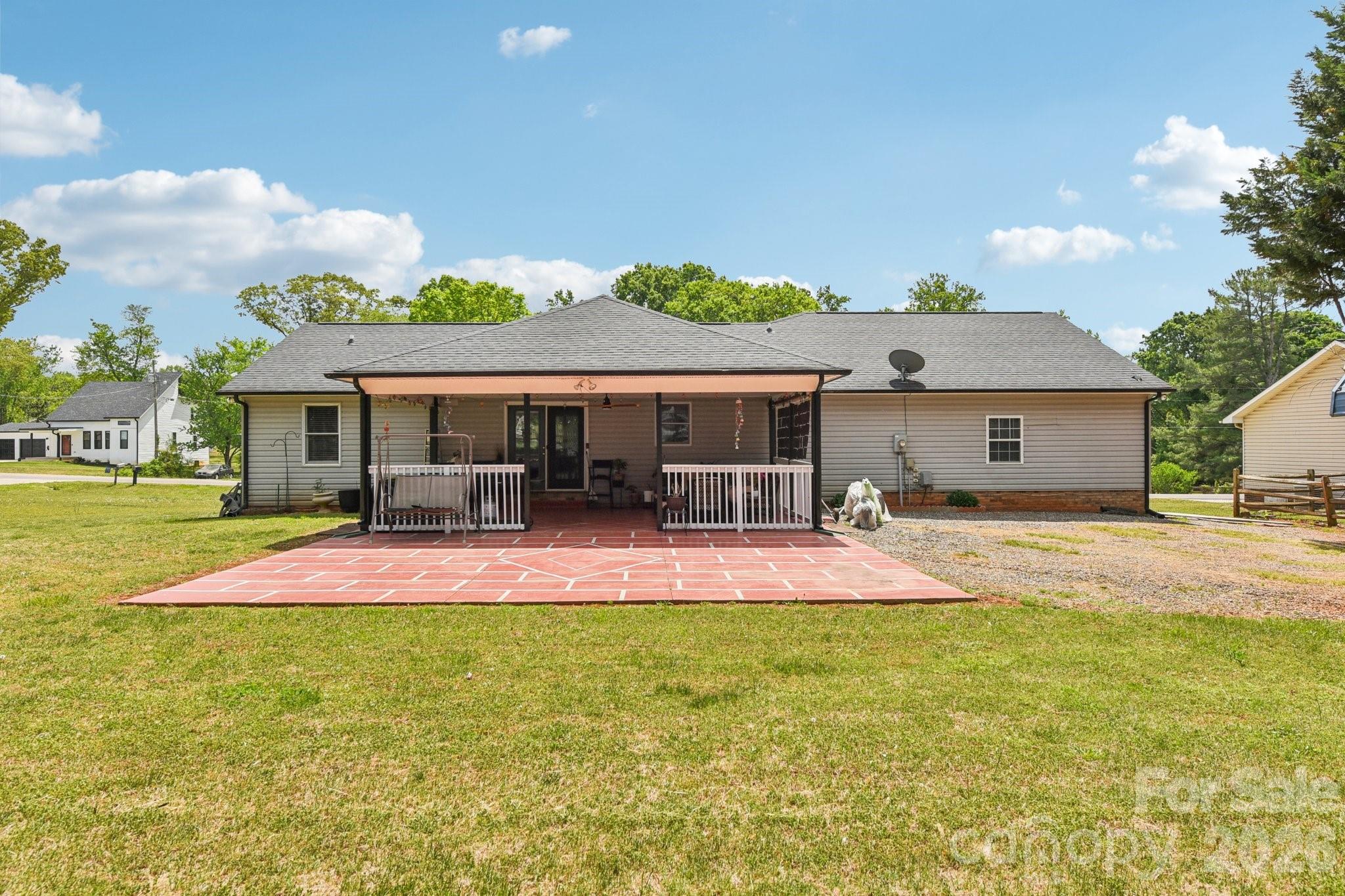 140 Clearview Road — Statesville