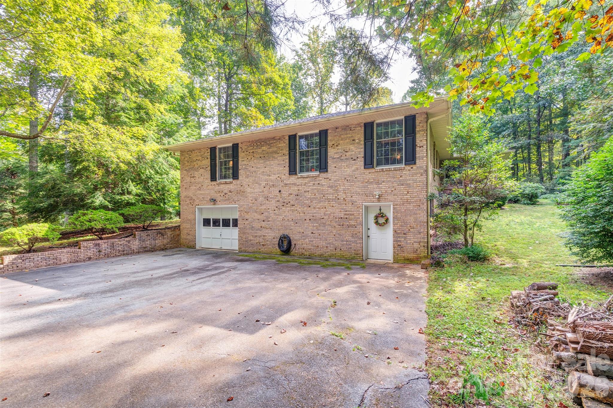 3 Sunningdale Drive — Flat Rock