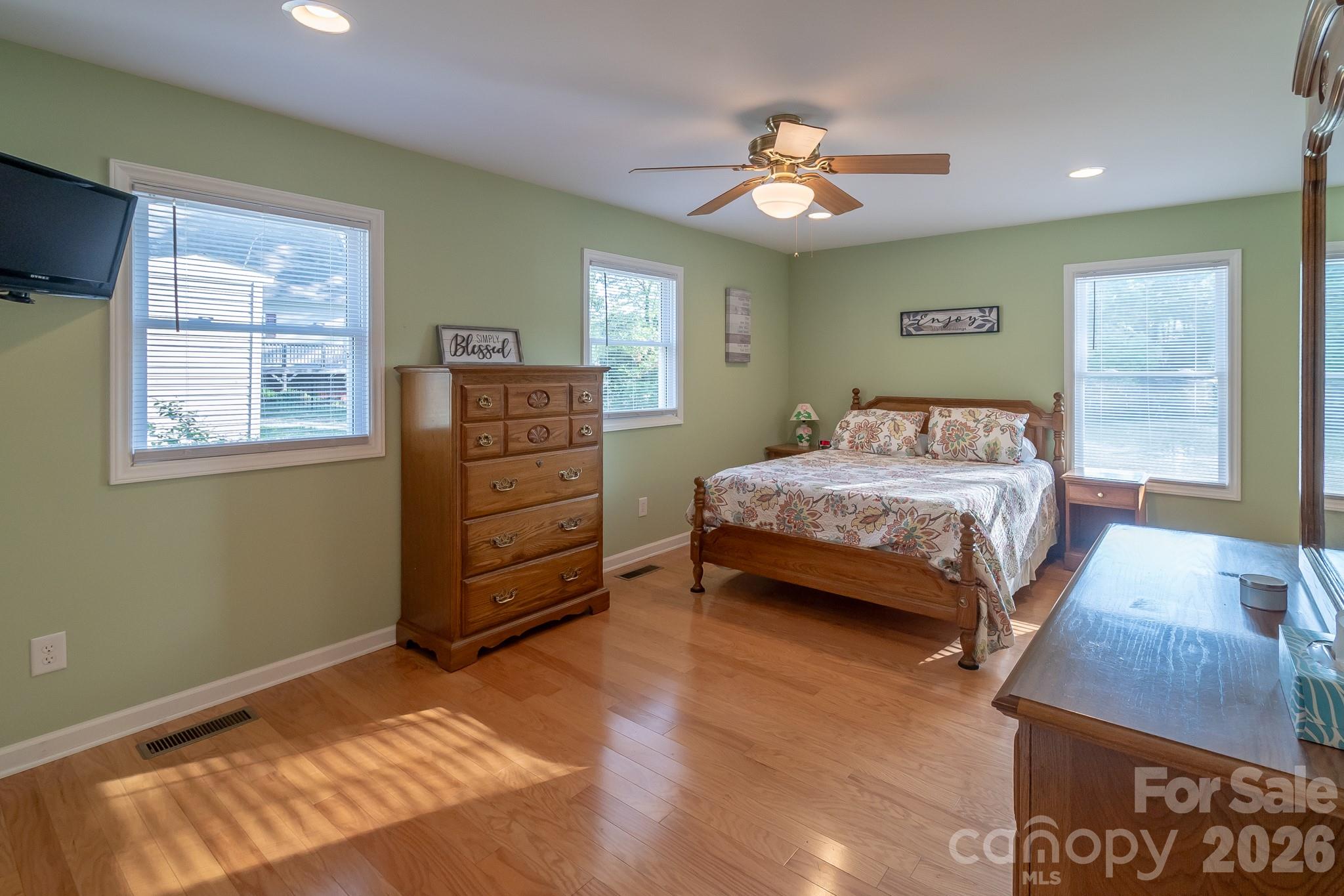 150 Pinehaven Lane — New London
