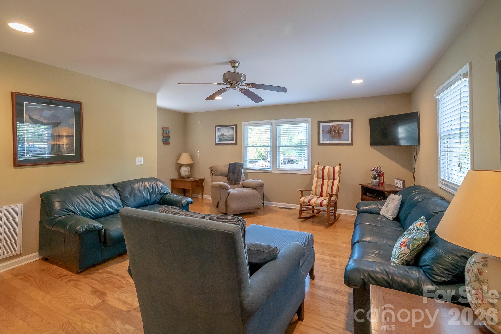 150 Pinehaven Lane — New London