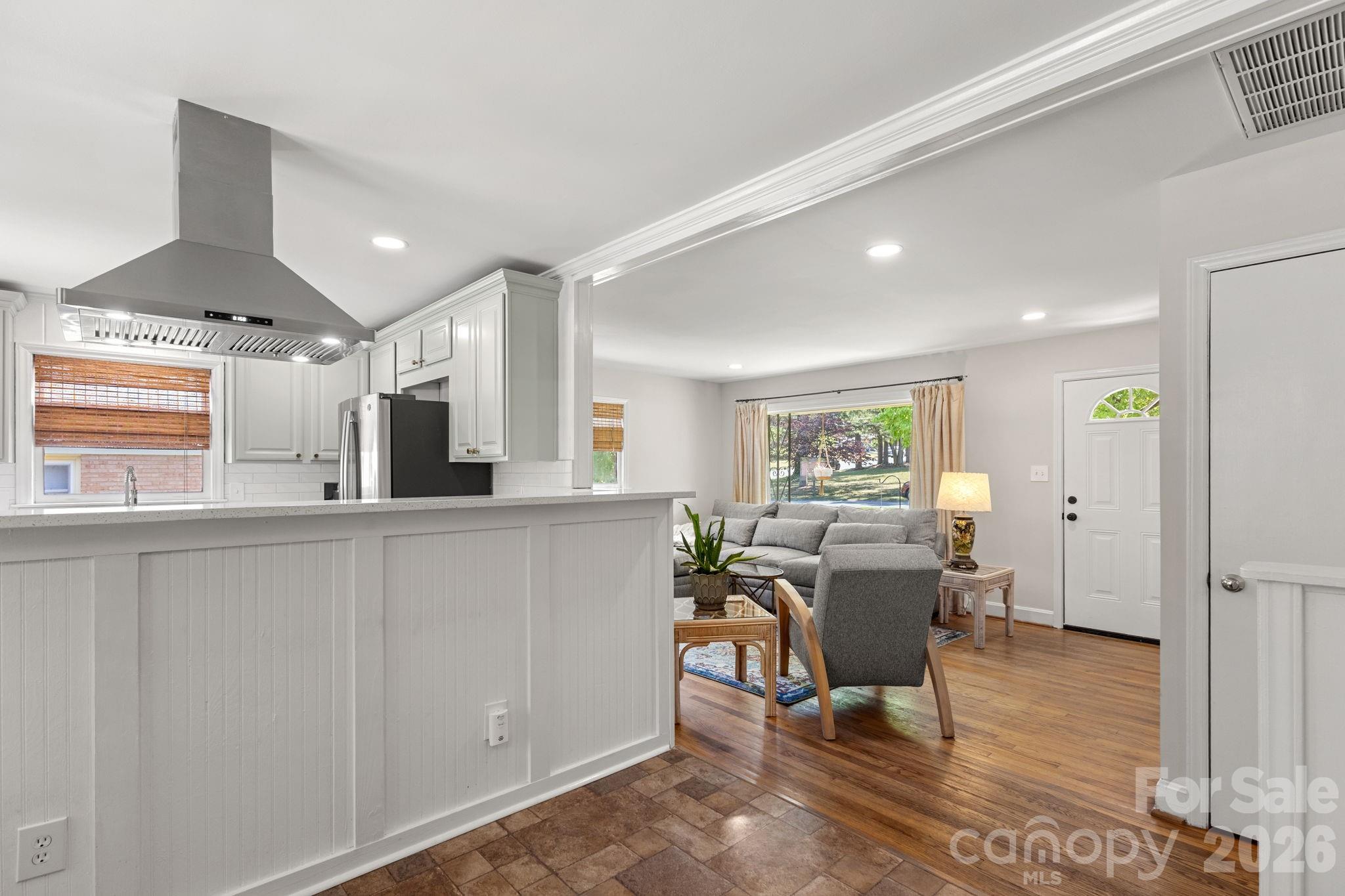 1527 Woodhill Lane — Charlotte